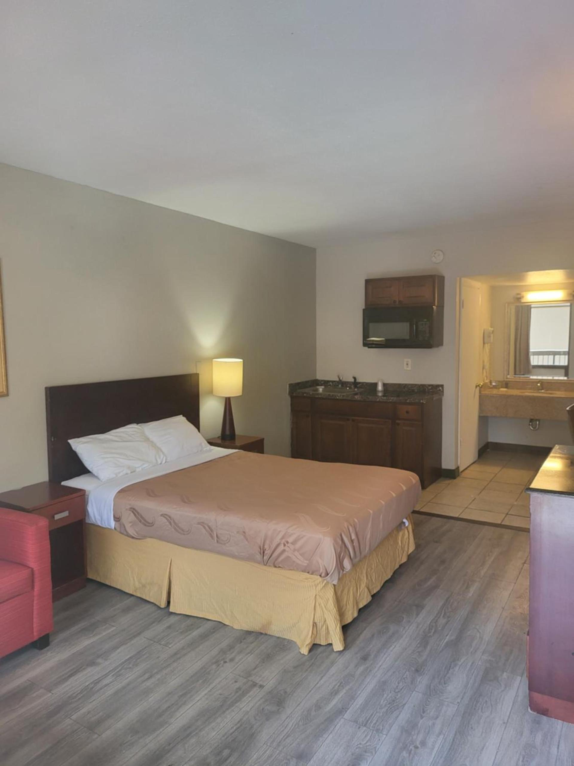 Baymont by Wyndham Williamsburg photo 15