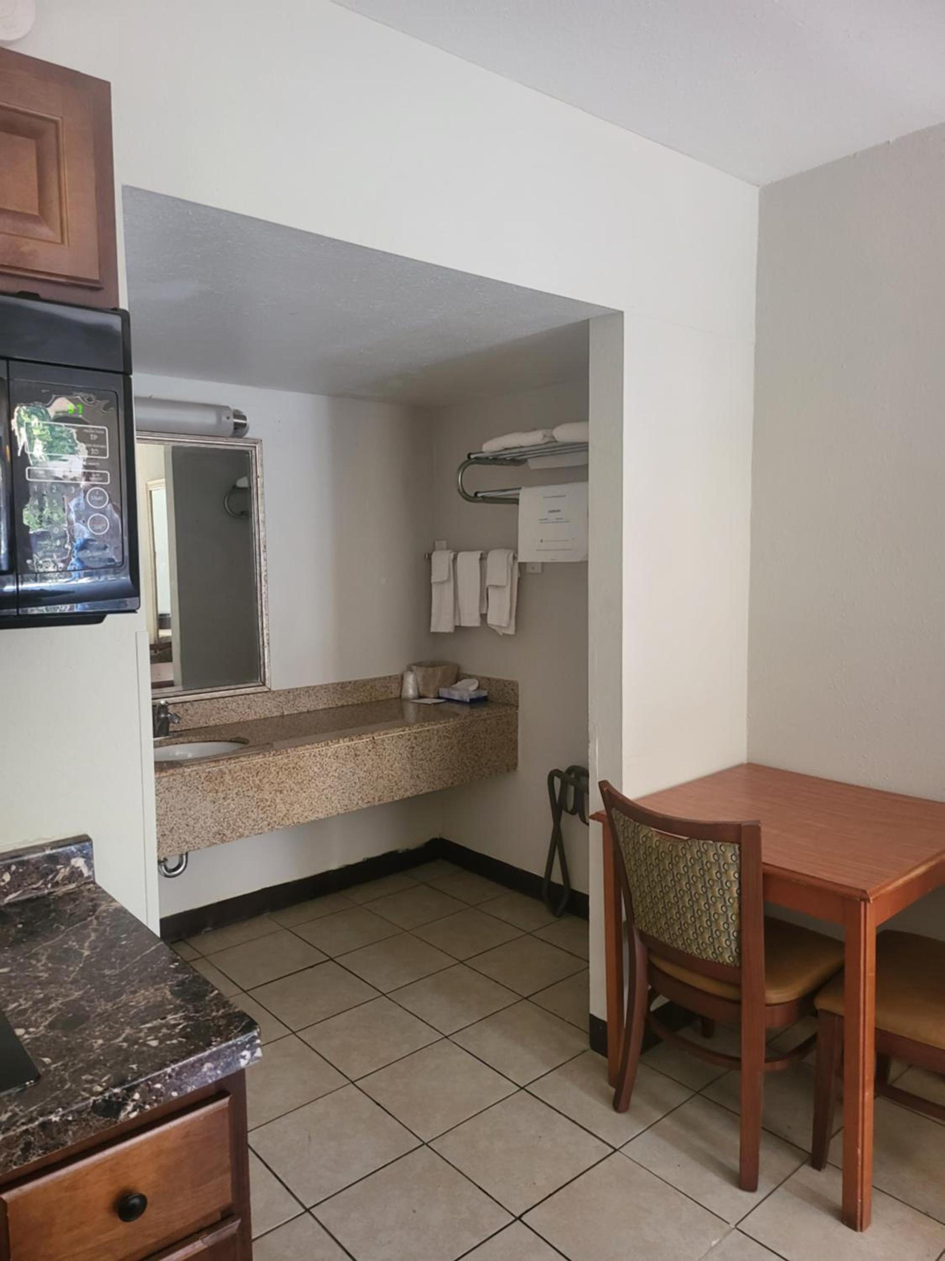 Baymont by Wyndham Williamsburg photo 4