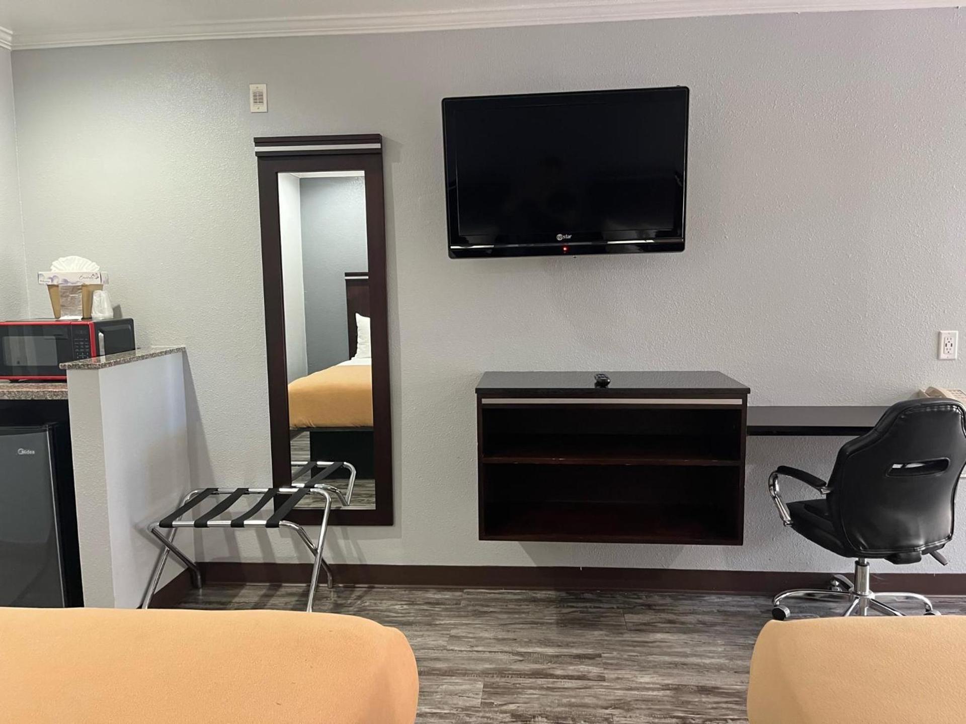 Laguna Inn and Suites photo 28