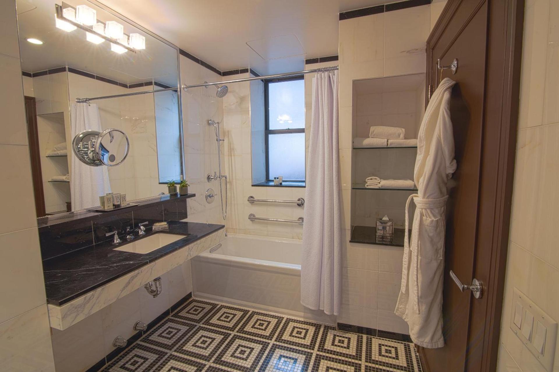 The Iroquois Times Square, a Small Luxury Hotel photo 28