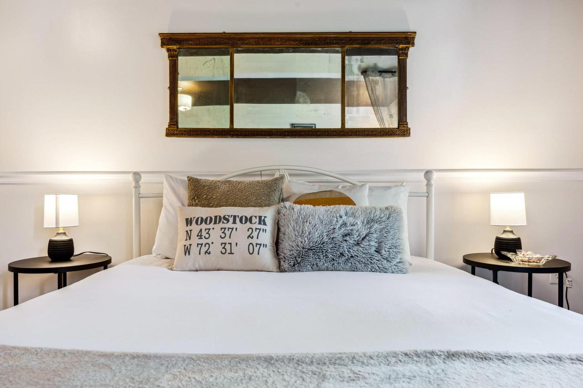 10 min to Mountains Queen Bed Woodstock Suite photo 2