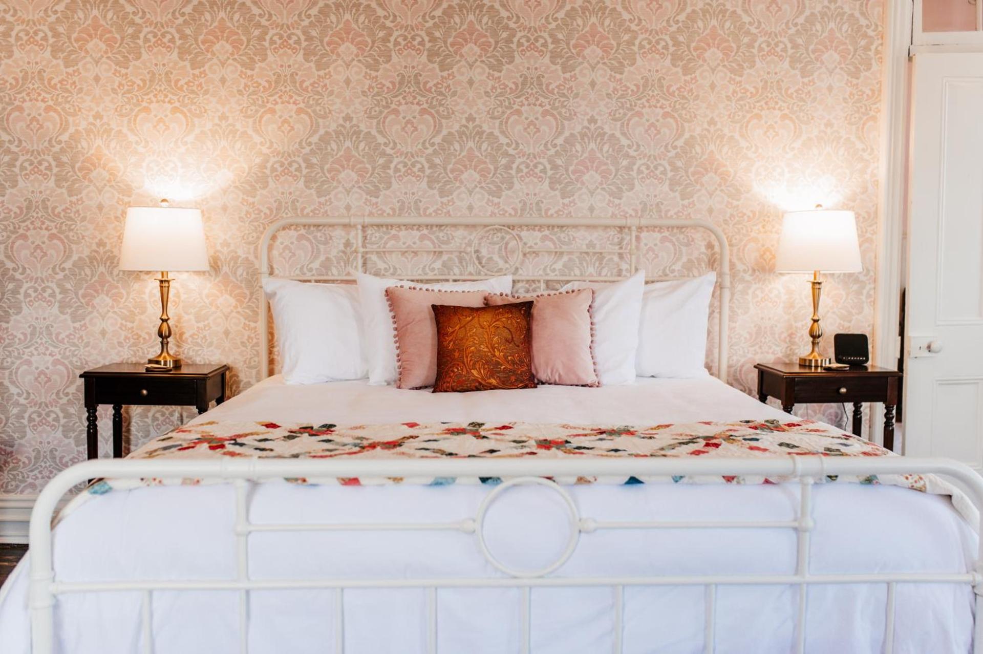 White House Hotel photo 3