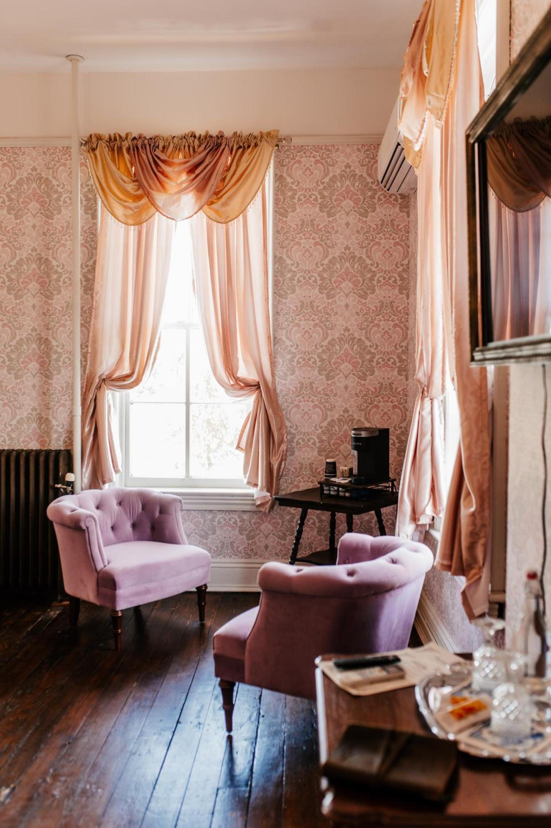 White House Hotel photo 16