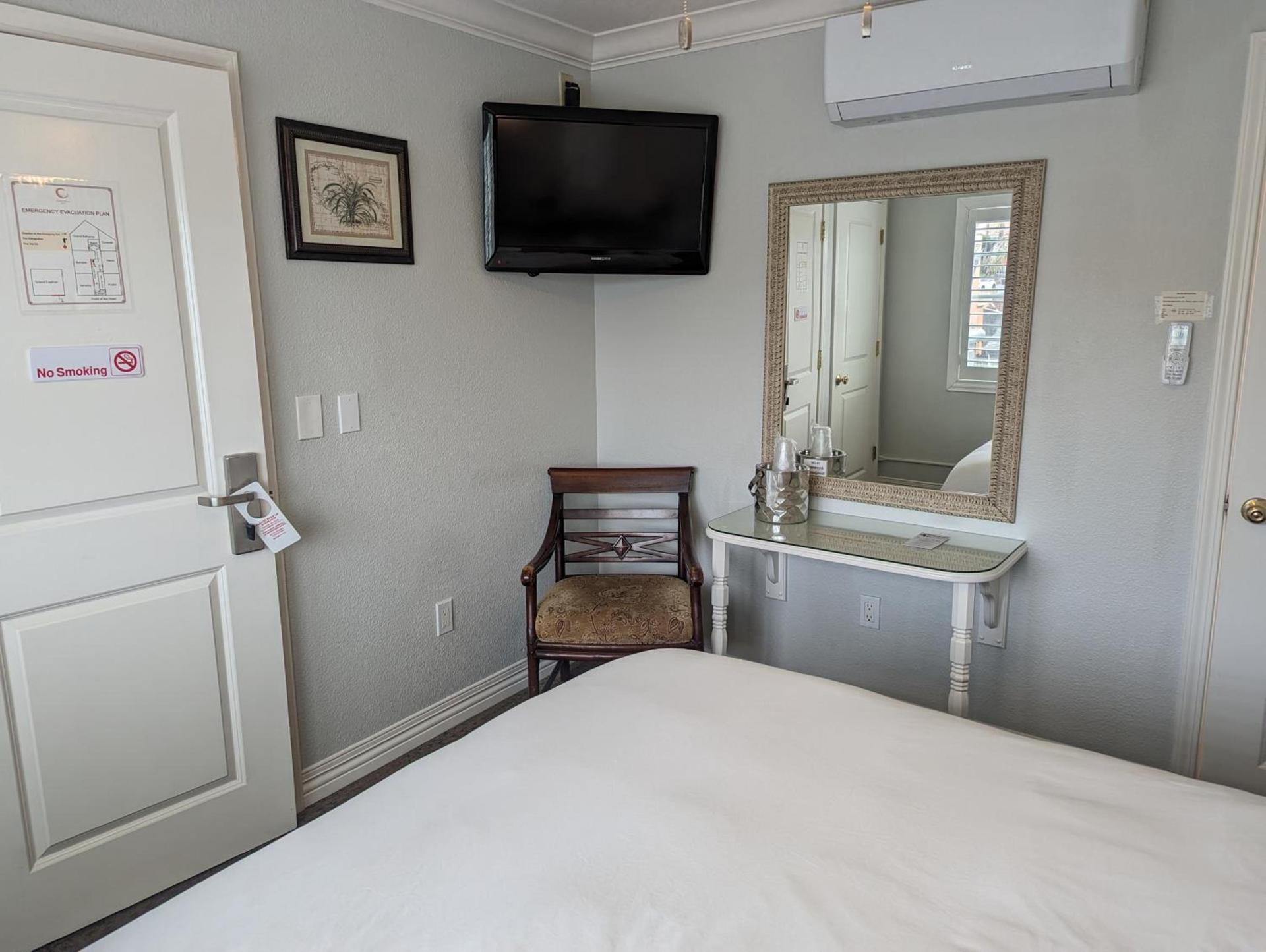 Capitola Hotel photo 30