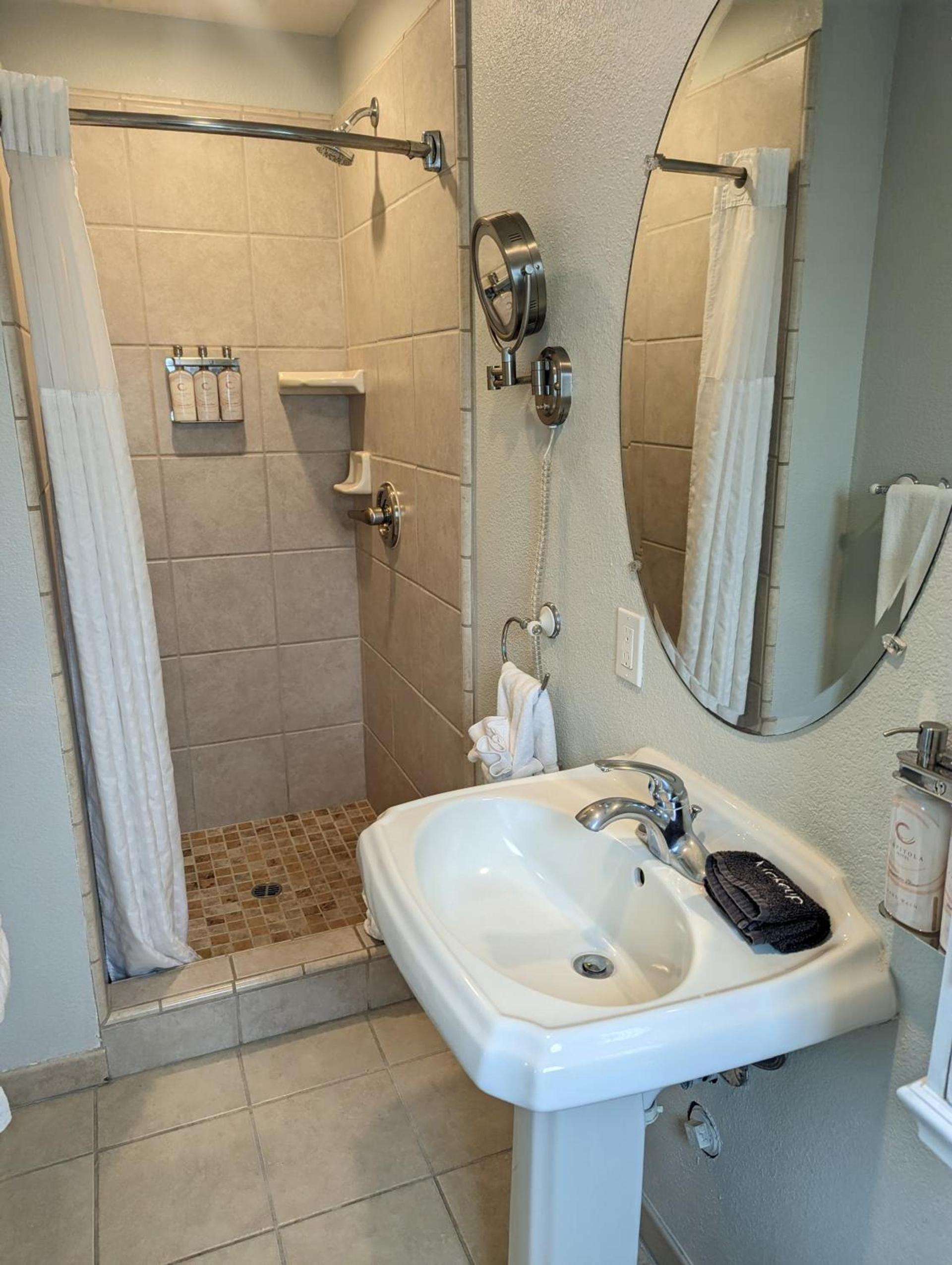 Capitola Hotel photo 29