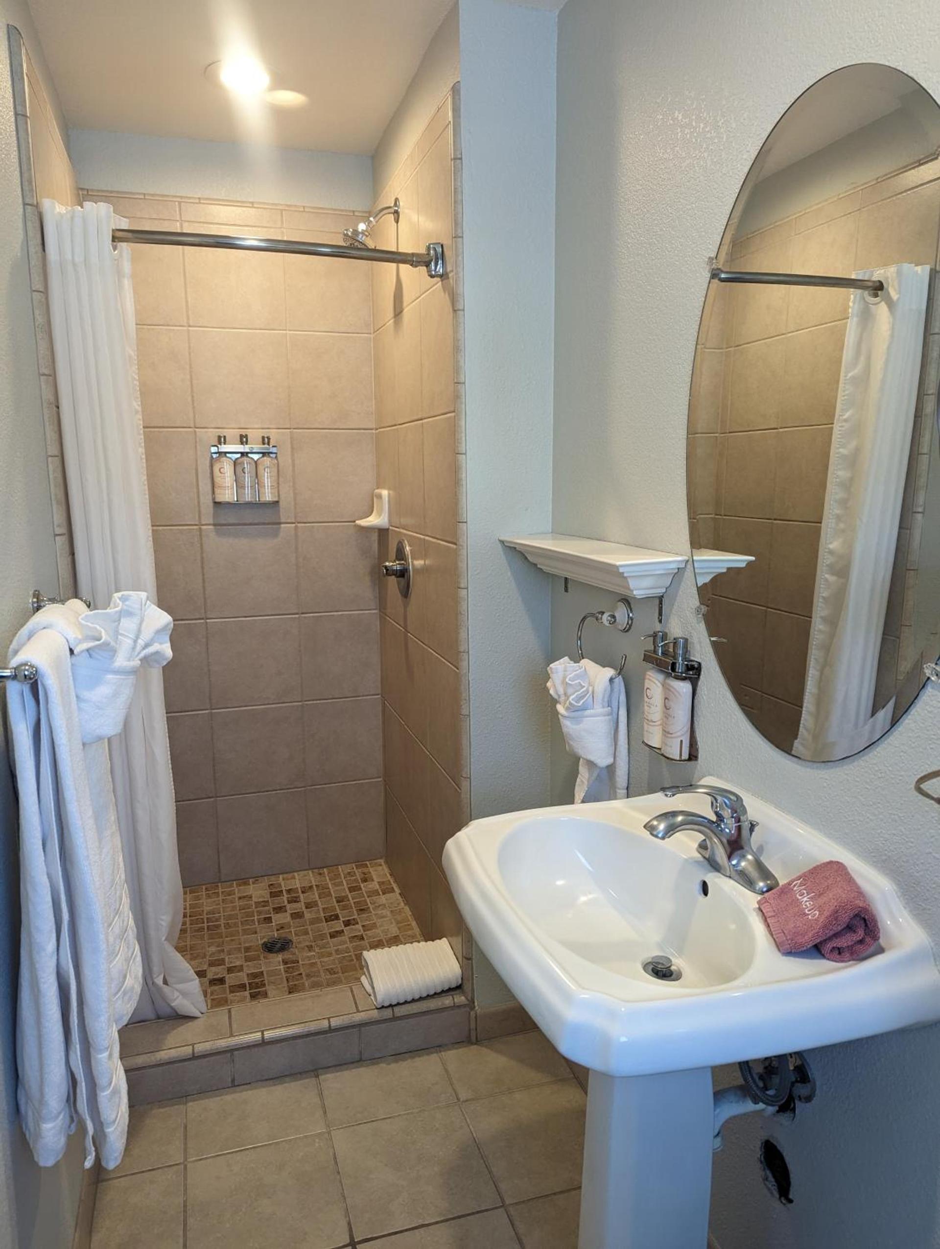 Capitola Hotel photo 36