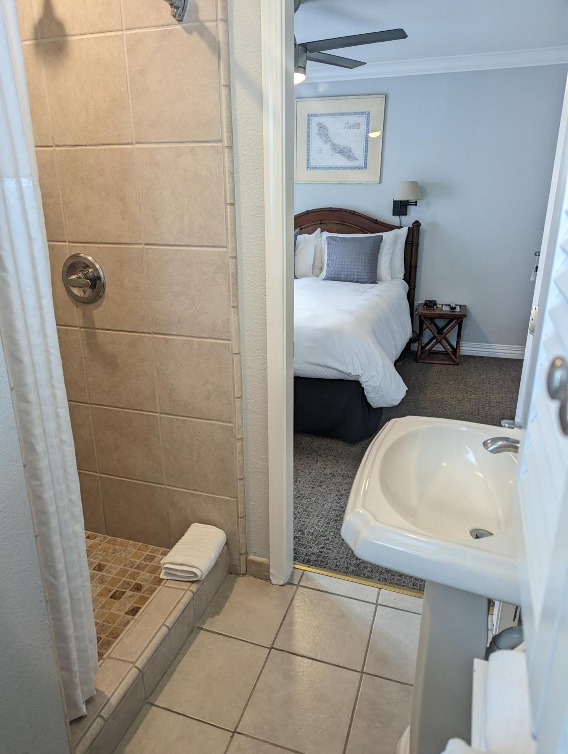 Capitola Hotel photo 42