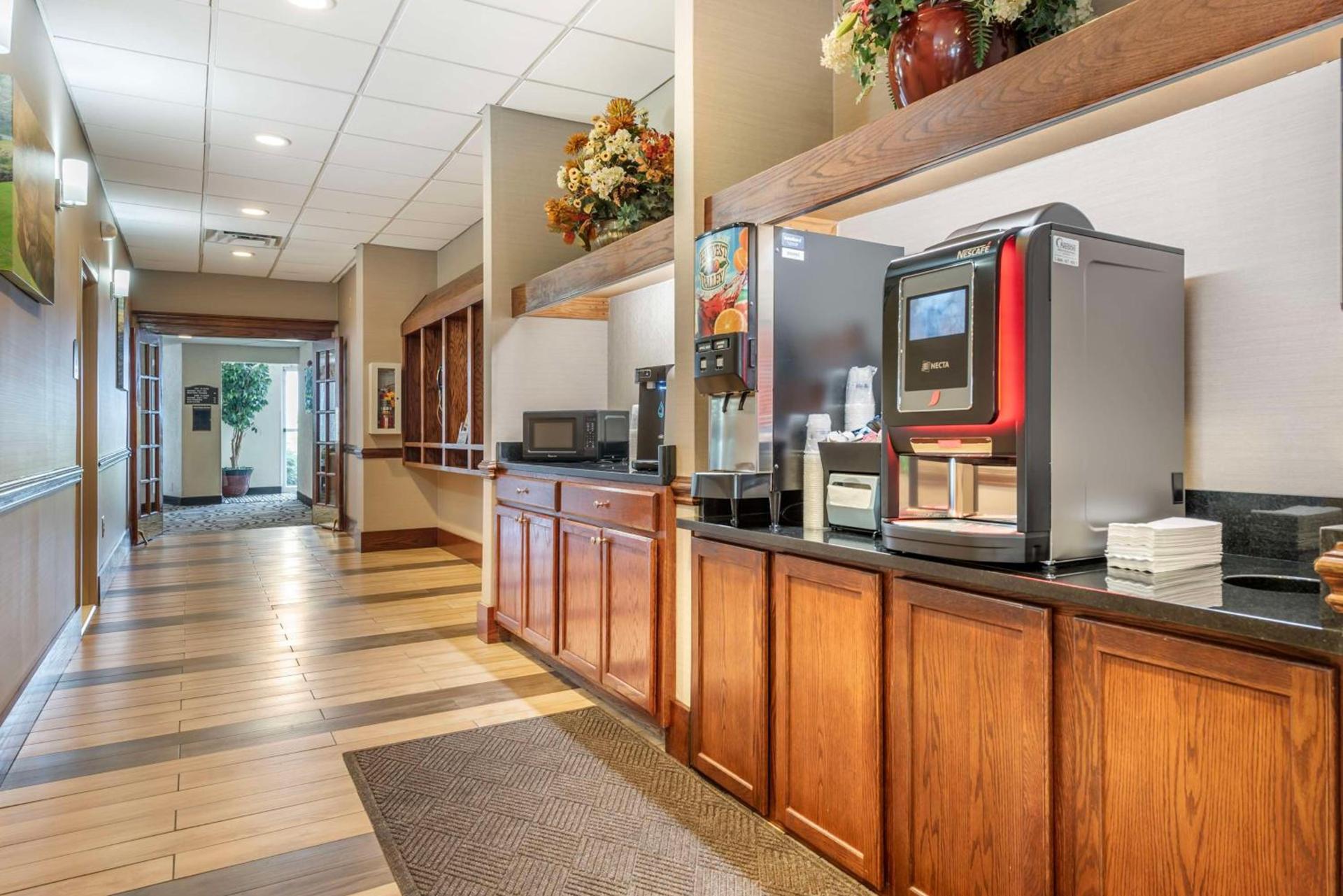 Best Western Plus Bridgeport Inn photo 6