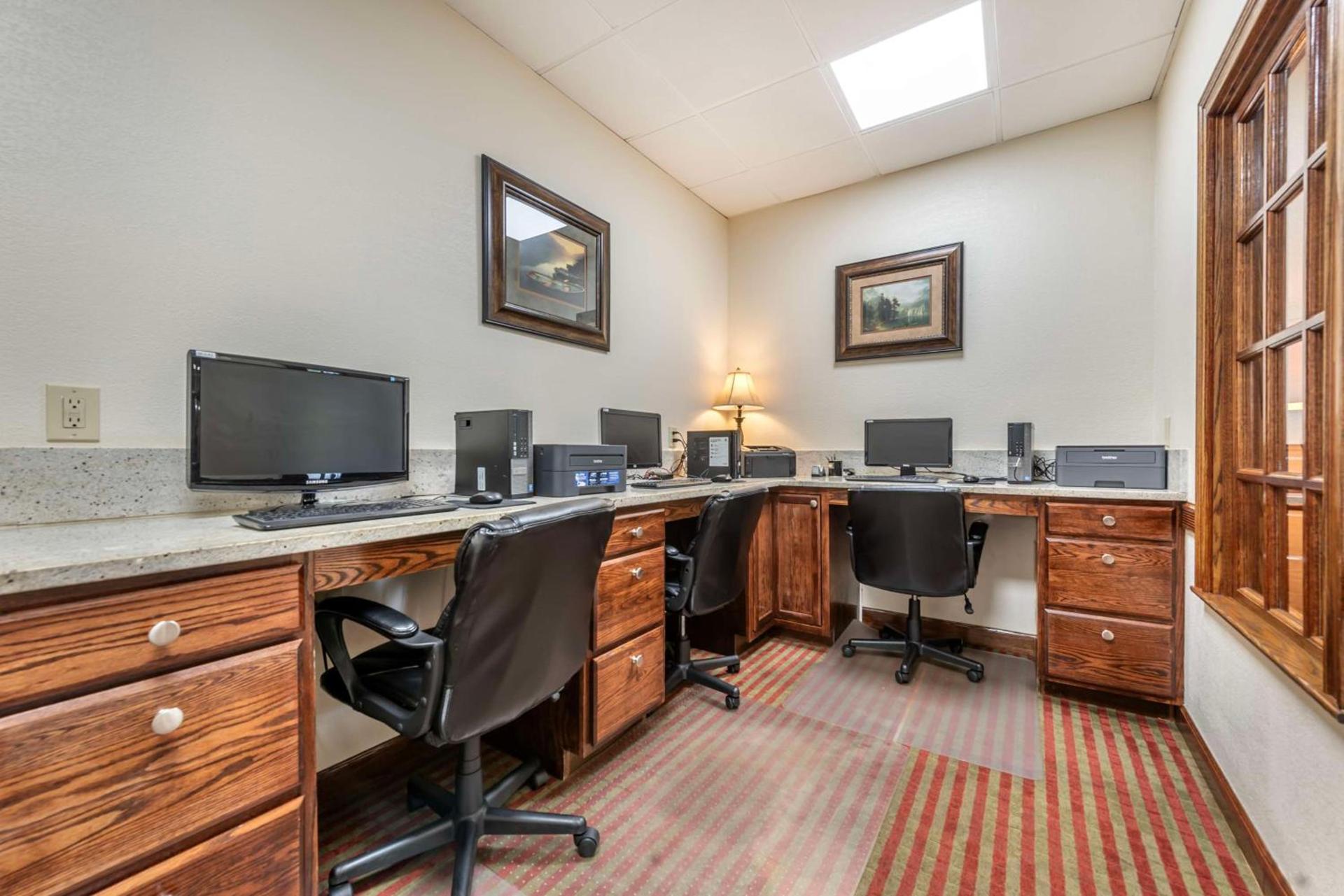Best Western Plus Bridgeport Inn photo 45