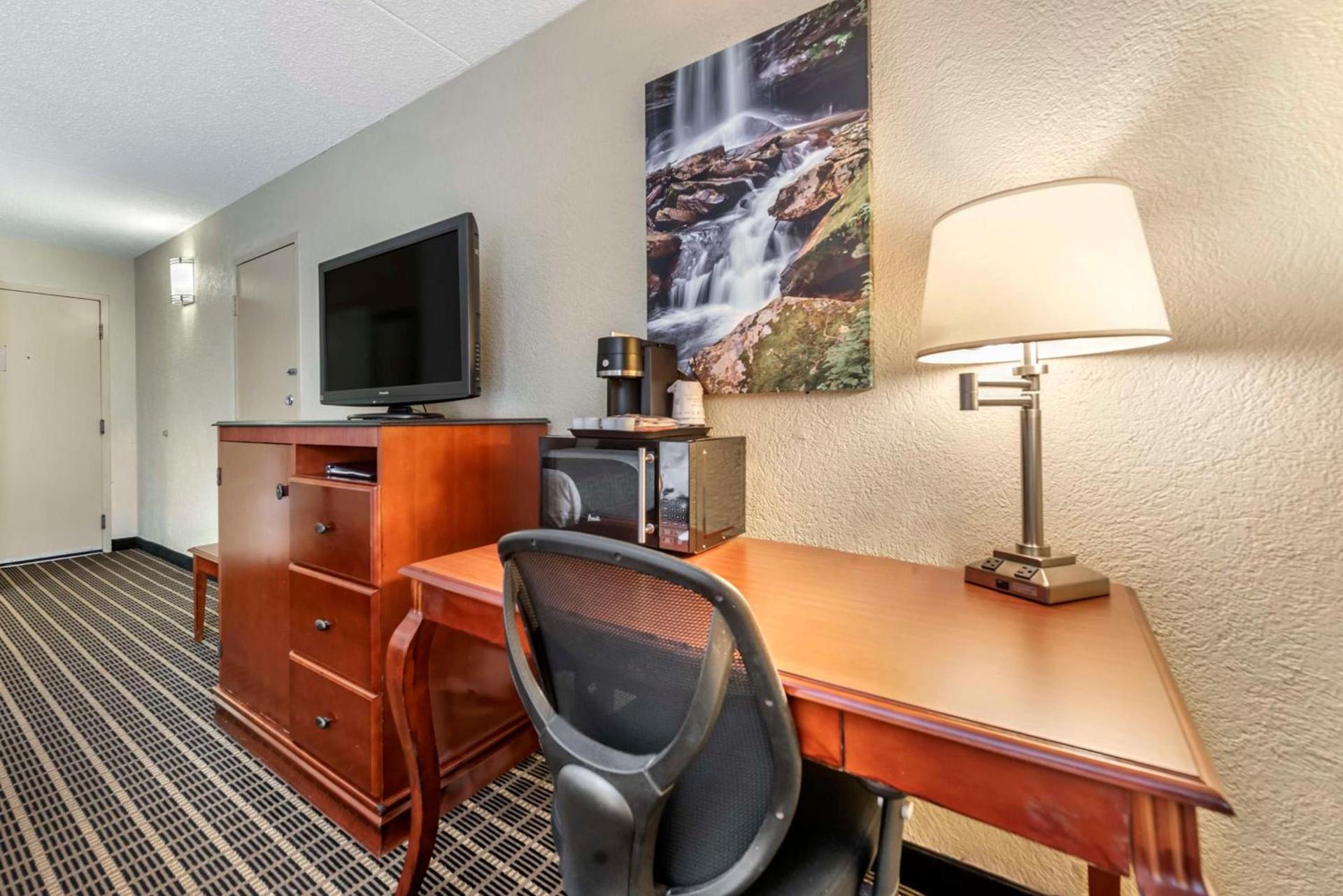 Best Western Plus Bridgeport Inn photo 17