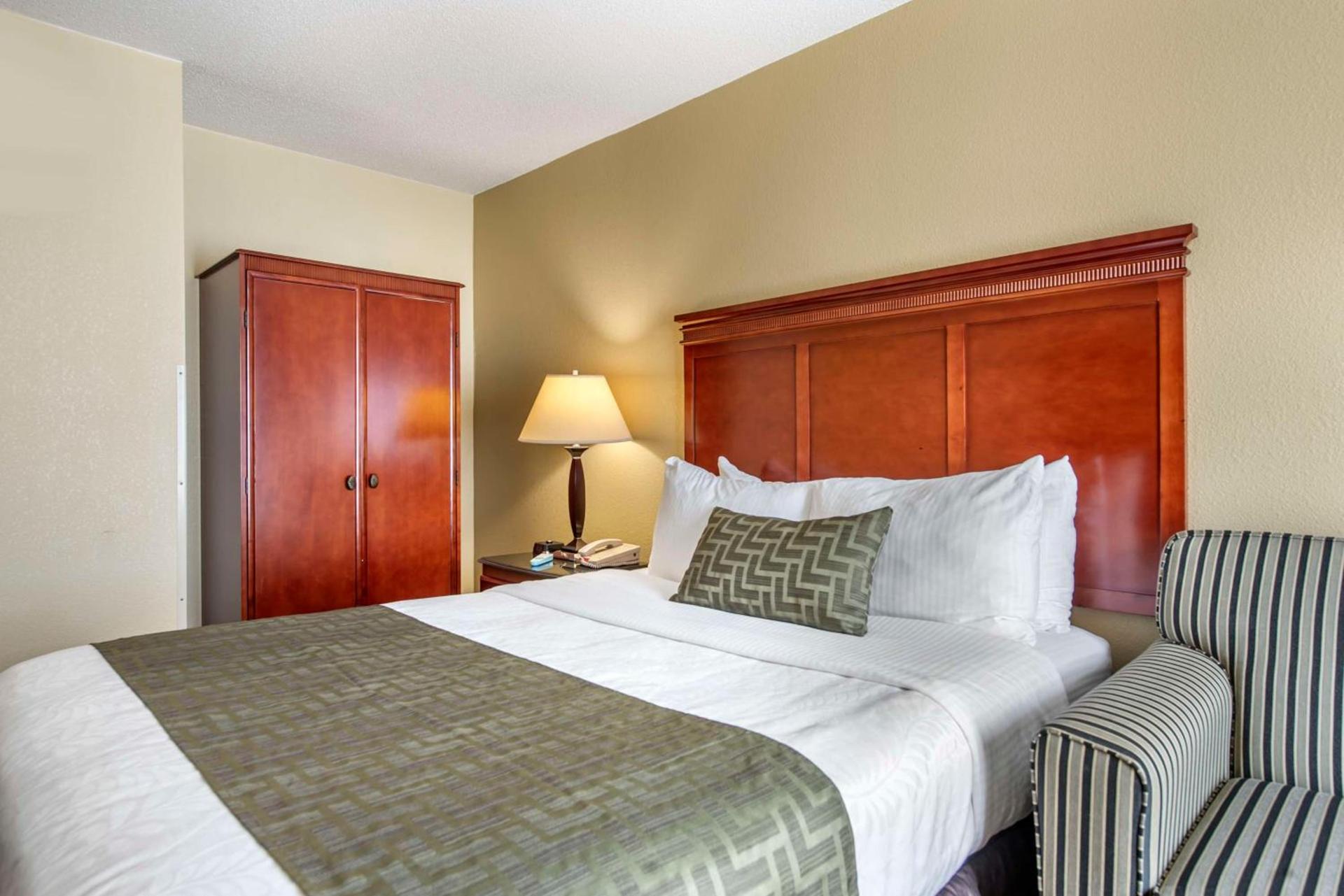 Best Western Plus Bridgeport Inn photo 21