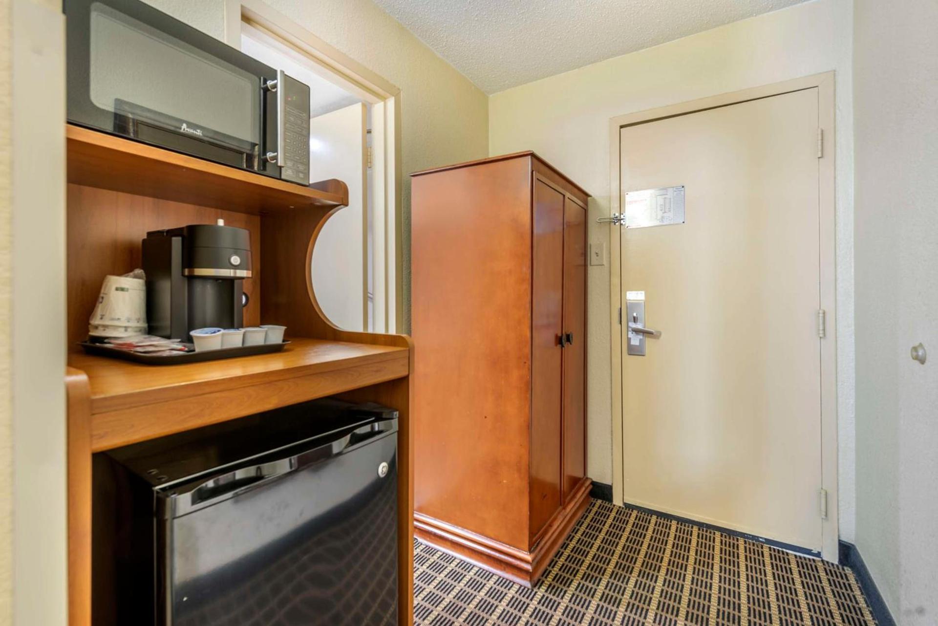 Best Western Plus Bridgeport Inn photo 19