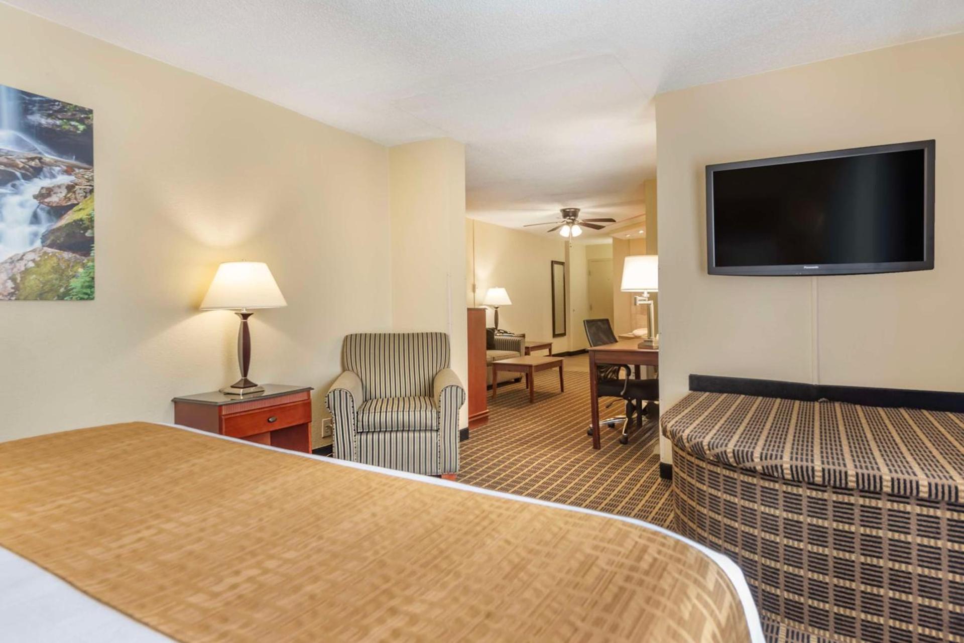 Best Western Plus Bridgeport Inn photo 26