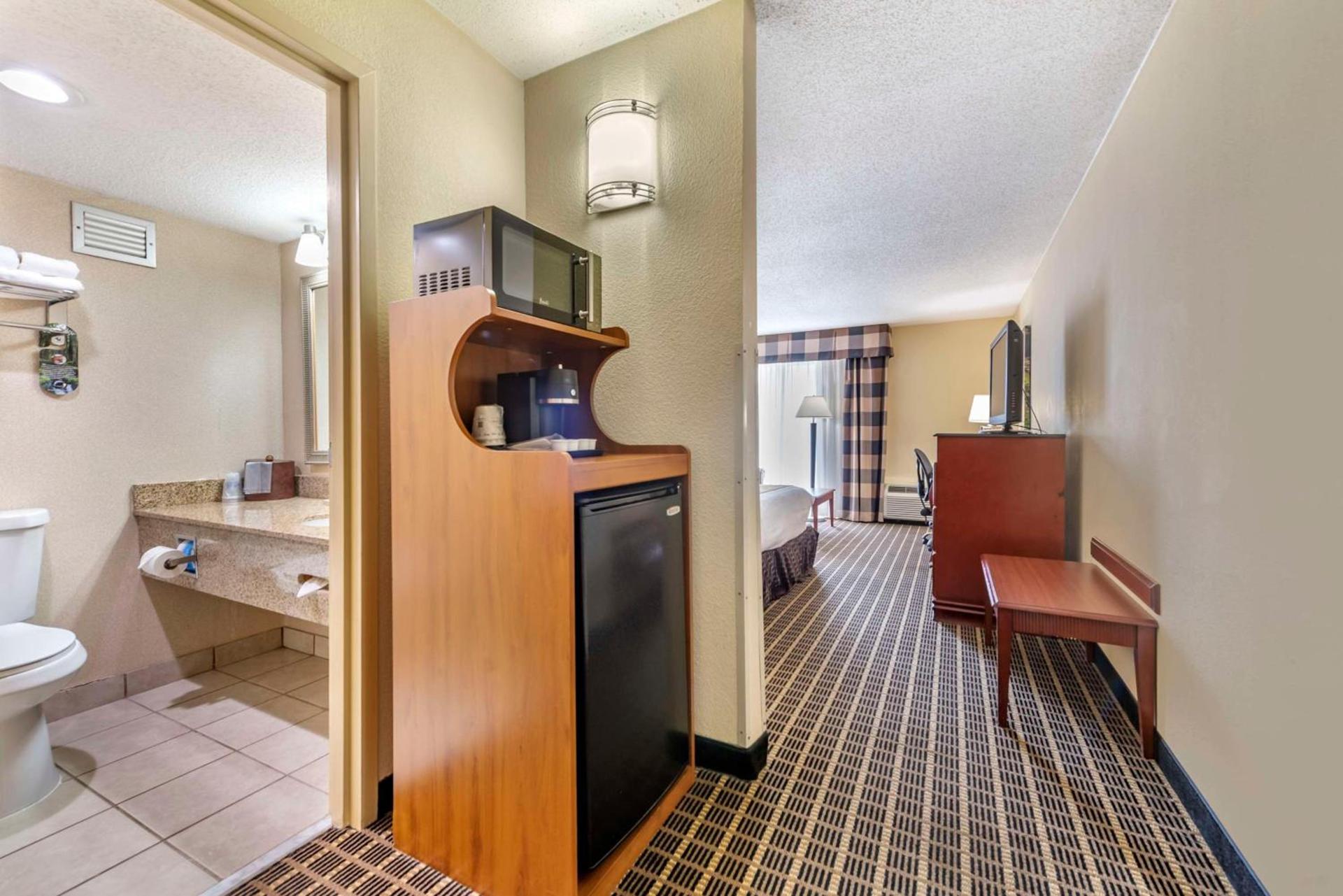 Best Western Plus Bridgeport Inn photo 33