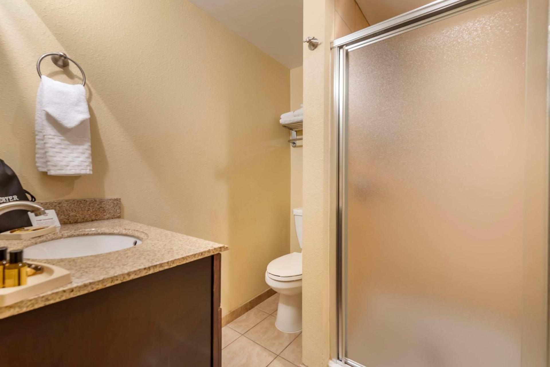 Best Western Plus Bridgeport Inn photo 38