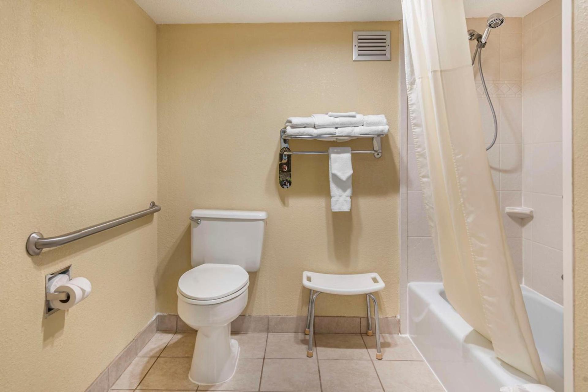 Best Western Plus Bridgeport Inn photo 39