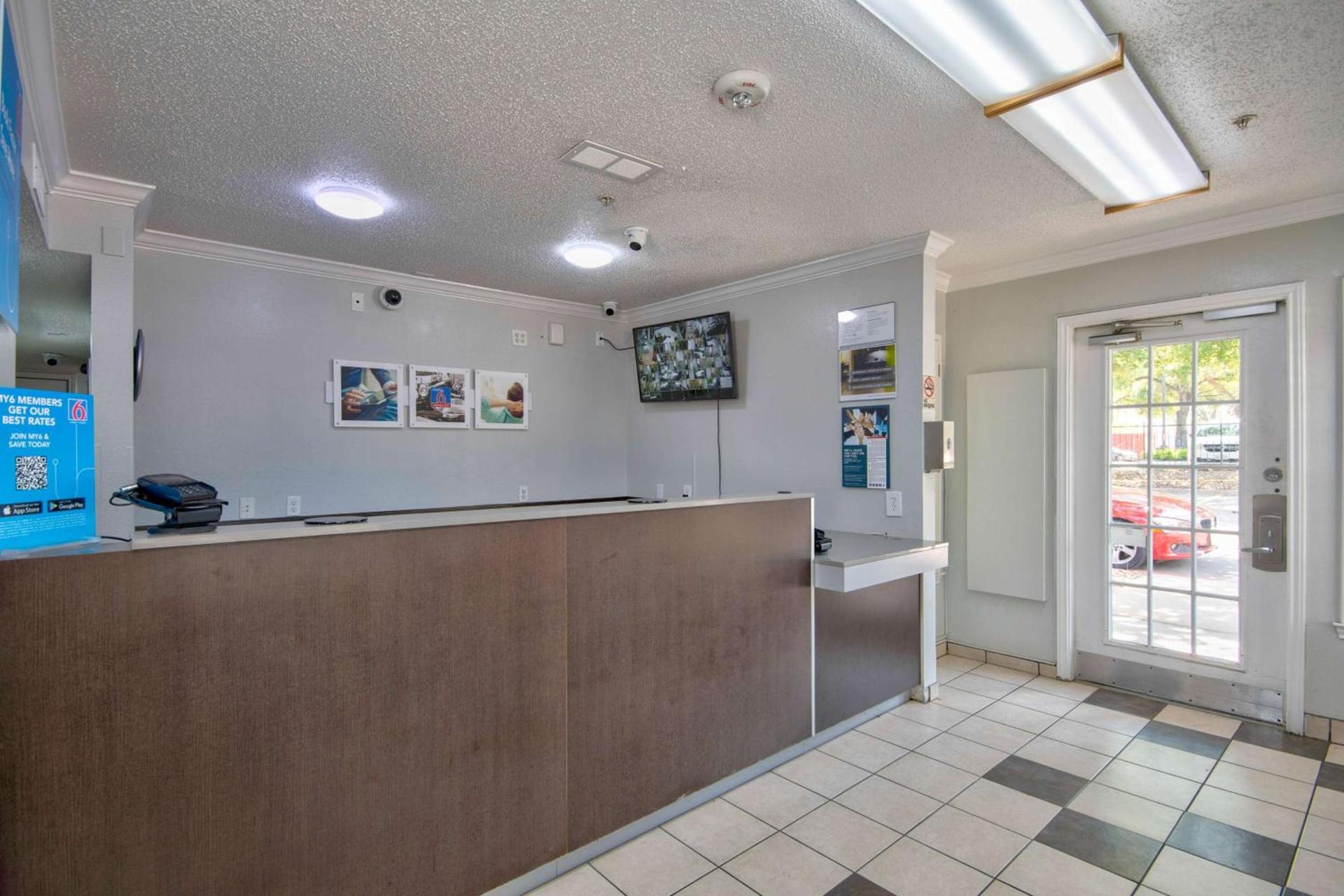 Studio 6 Extended Stay - Austin, TX - Midtown photo 2