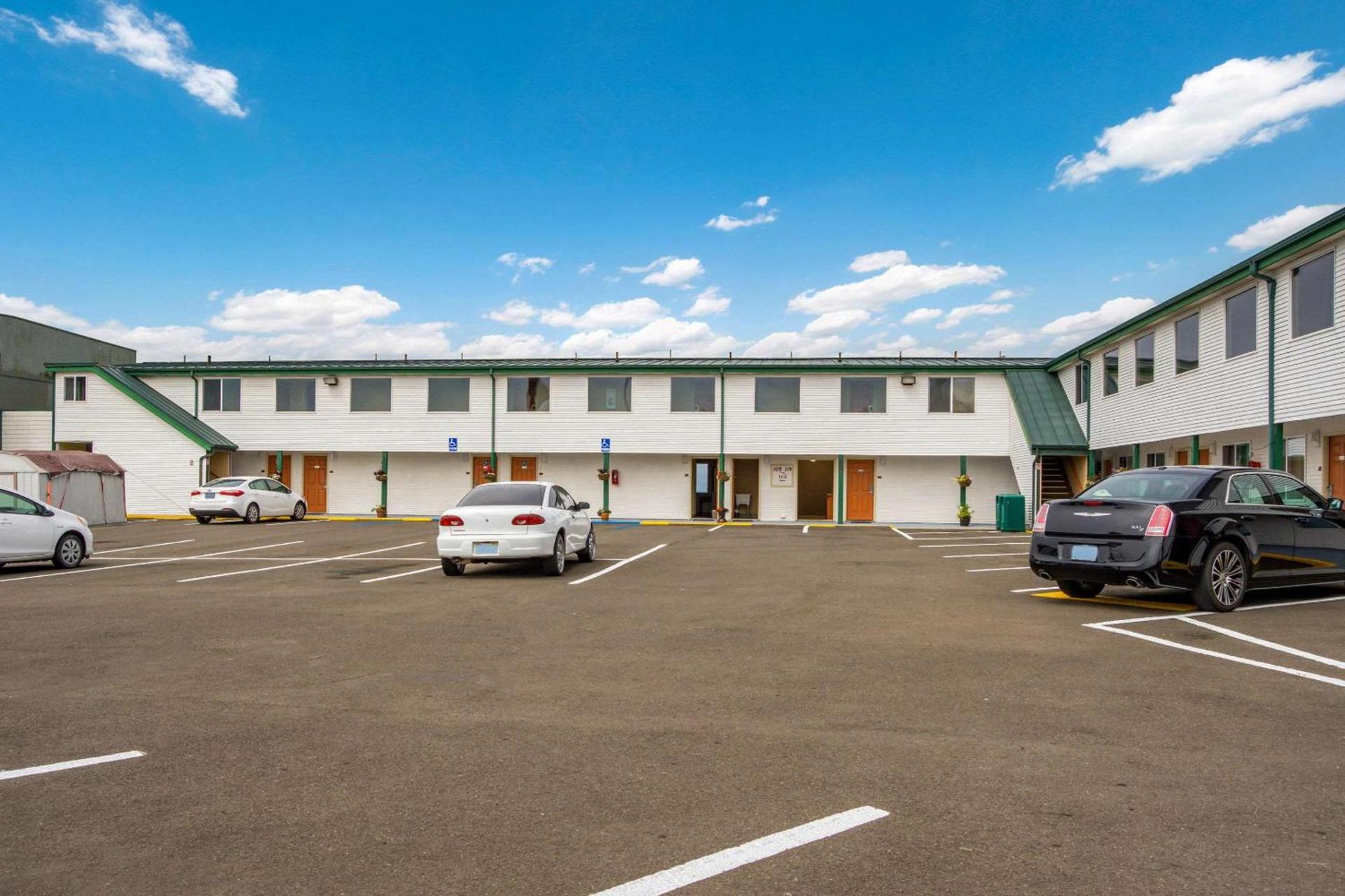 Econo Lodge Newport photo 6