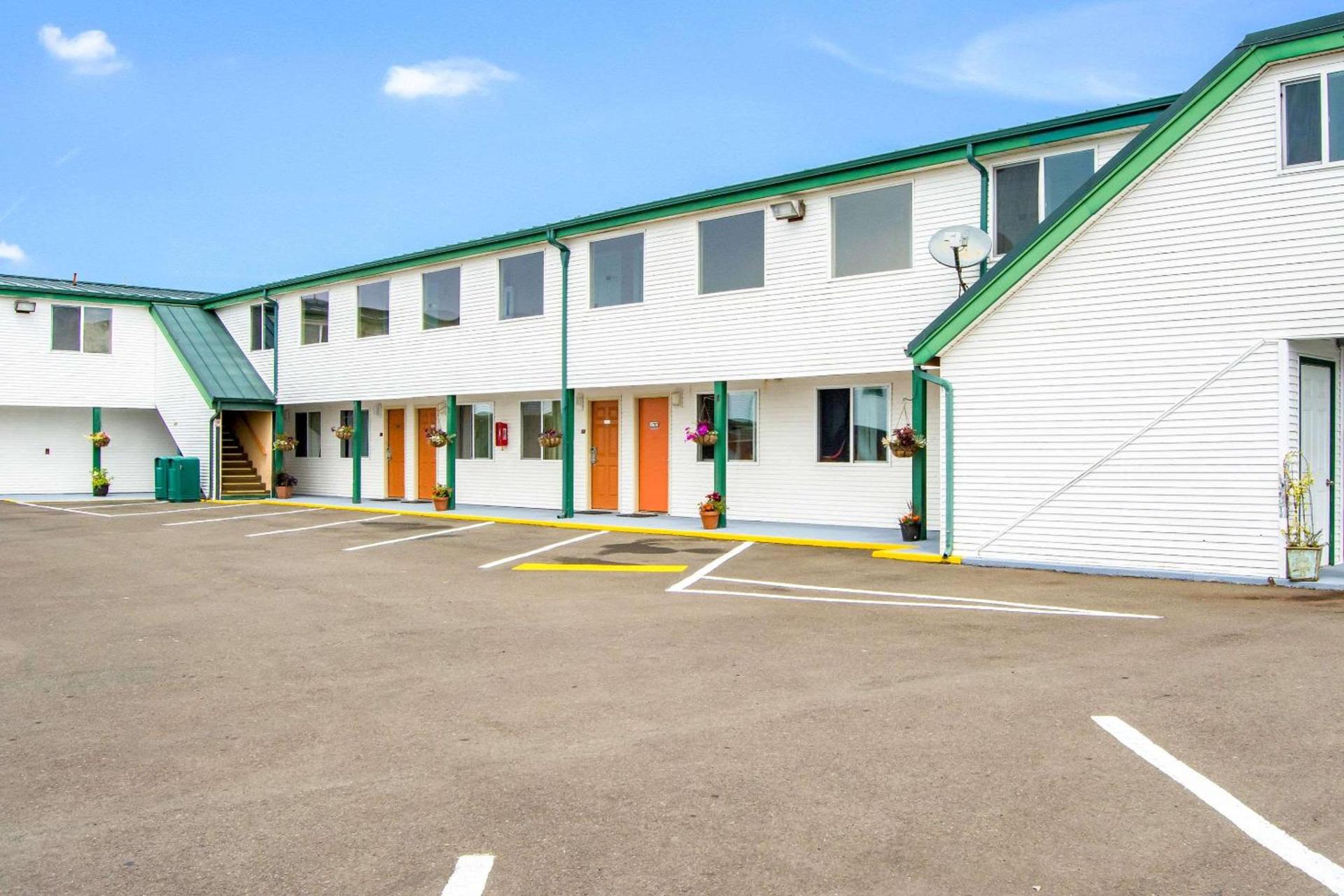 Econo Lodge Newport photo 8