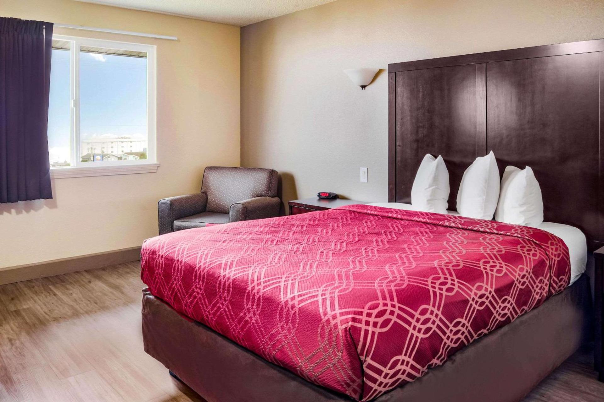 Econo Lodge Newport photo 12