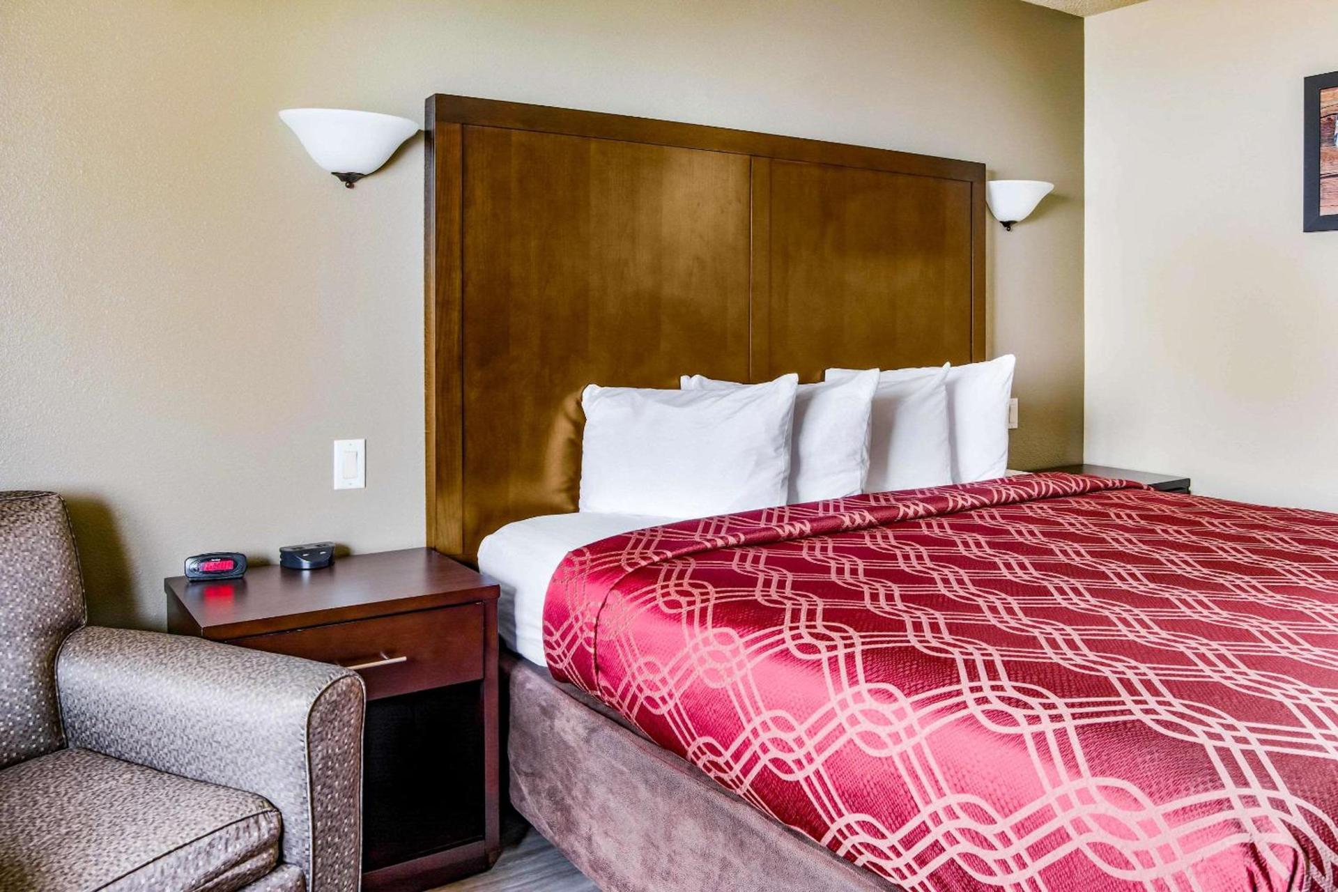 Econo Lodge Newport photo 2