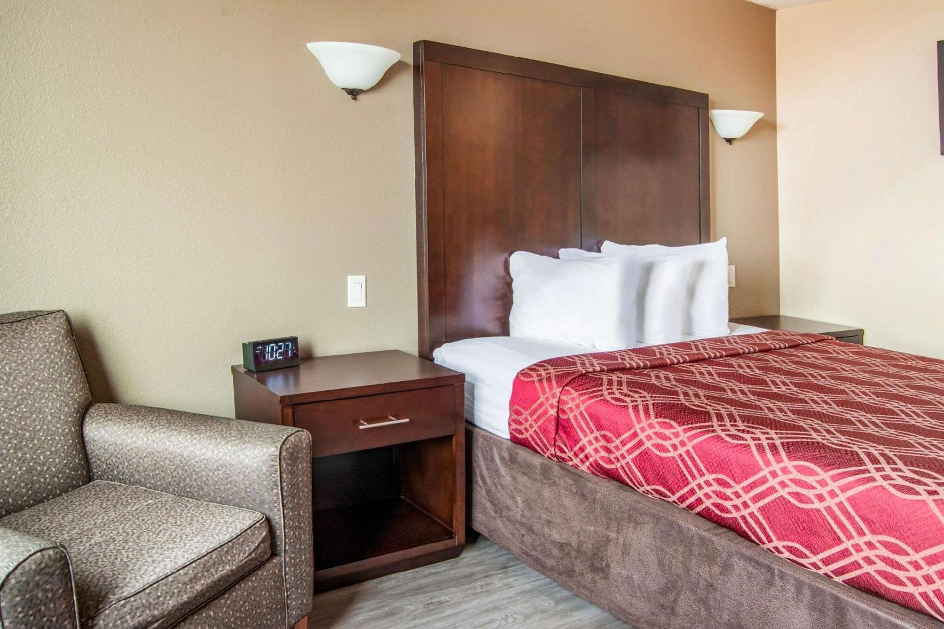 Econo Lodge Newport photo 19