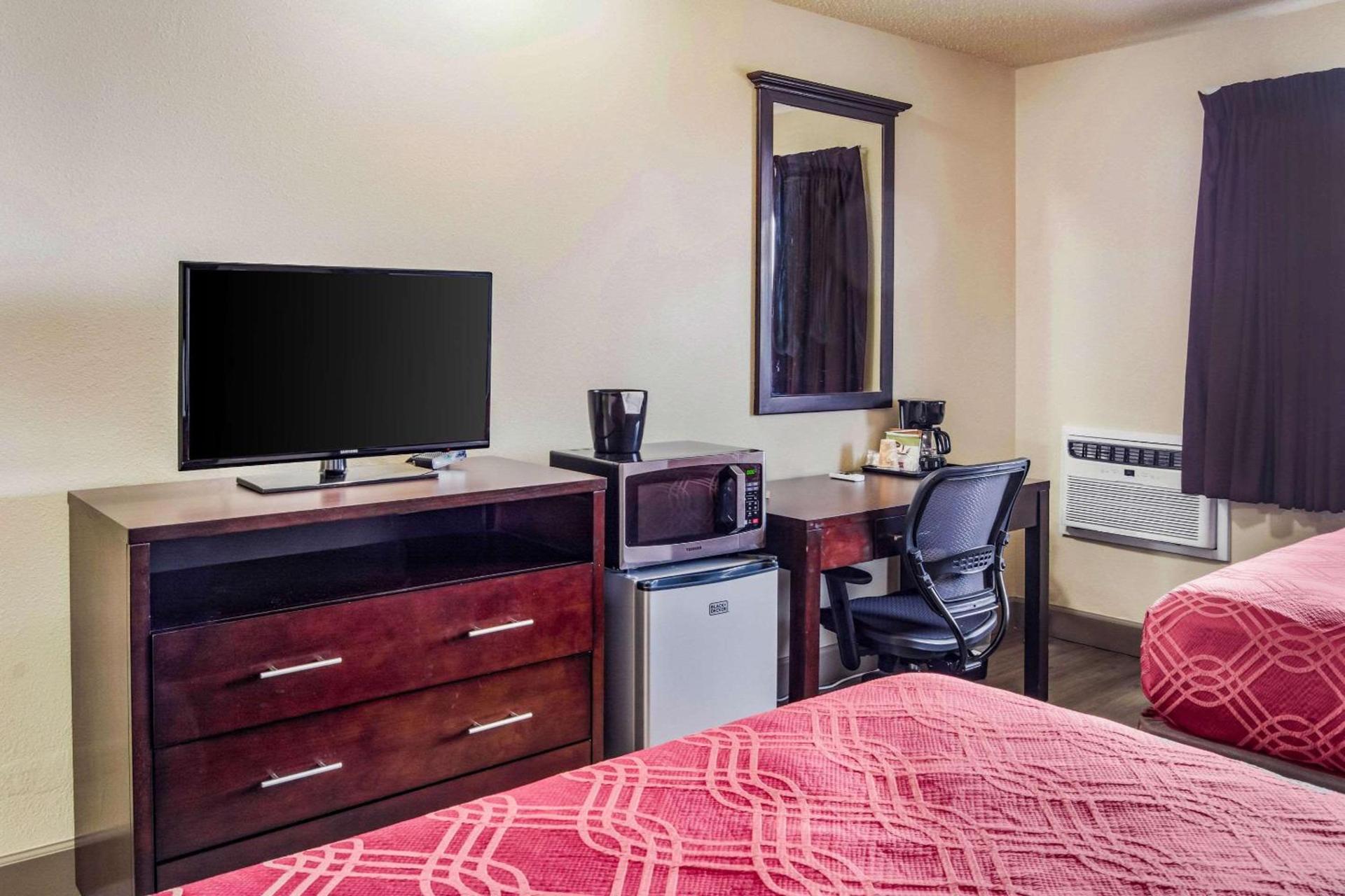 Econo Lodge Newport photo 23