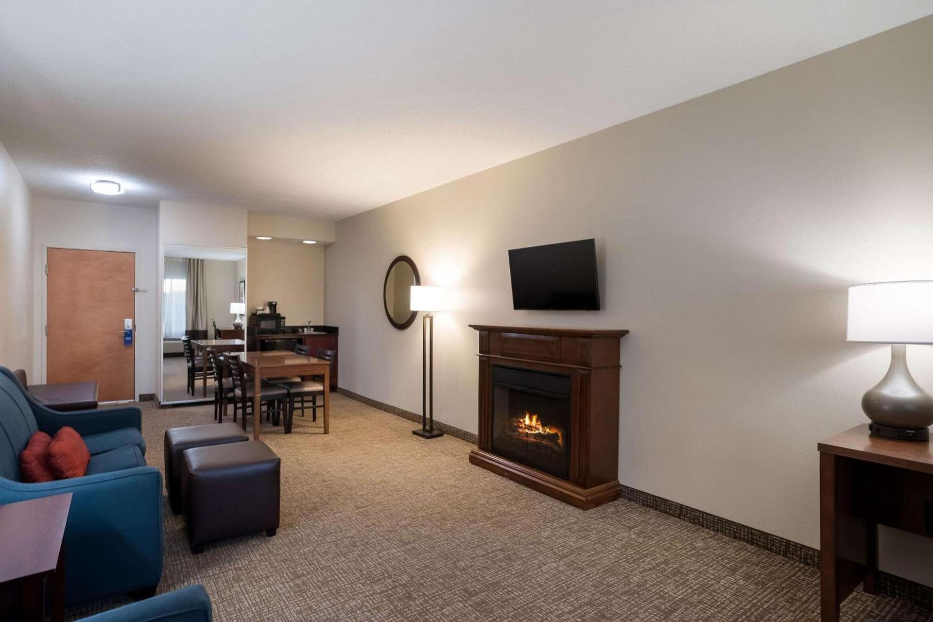 Comfort Suites Suffolk - Chesapeake photo 17