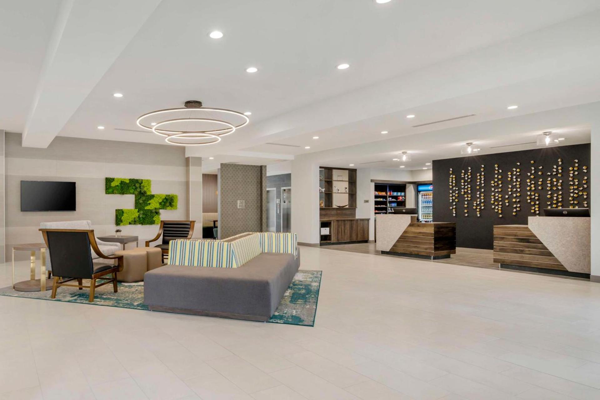 Best Western Plus Winter Haven Inn & Suites photo 2