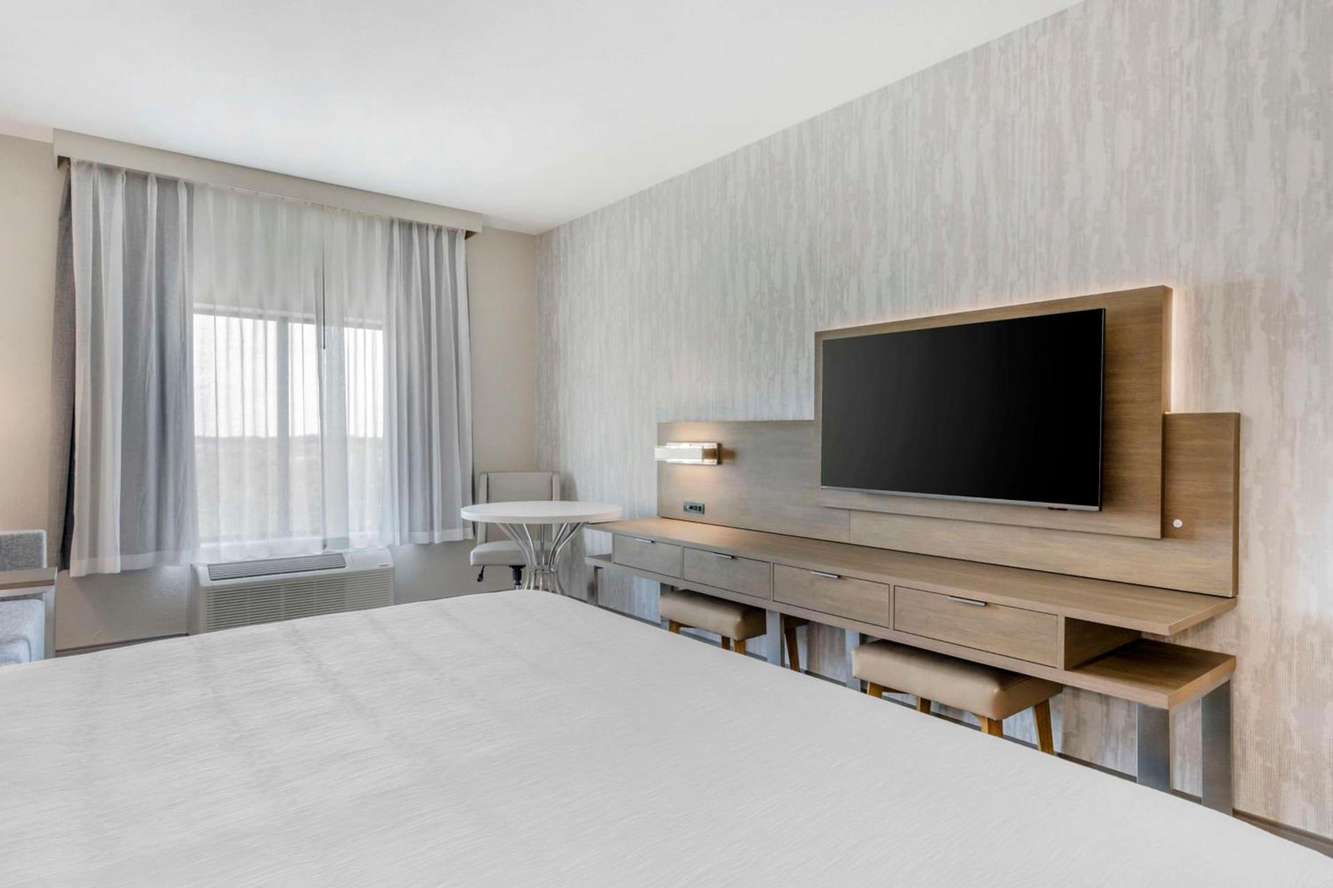 Best Western Plus Winter Haven Inn & Suites photo 28