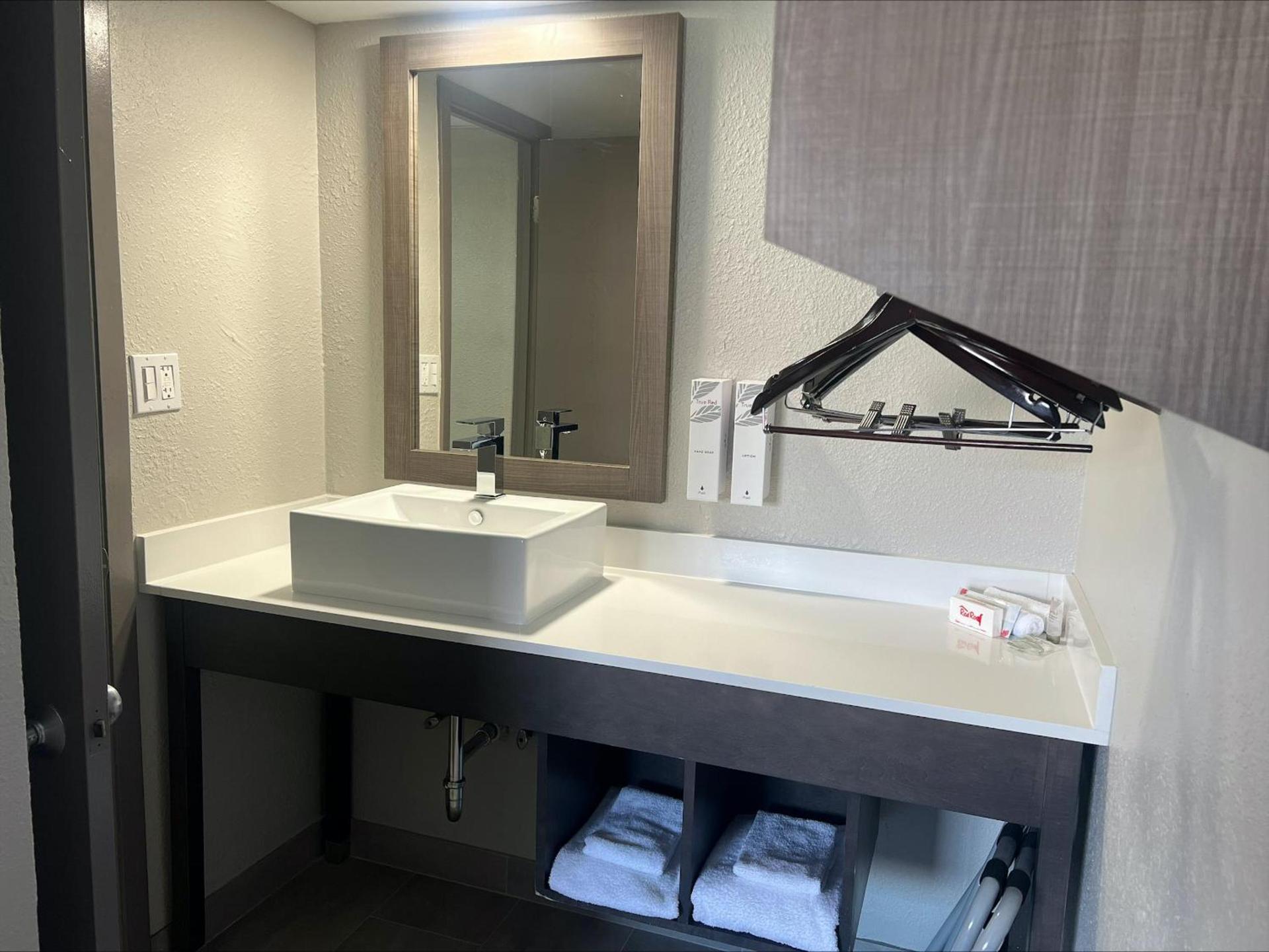 Red Roof Inn Bourbonnais photo 18