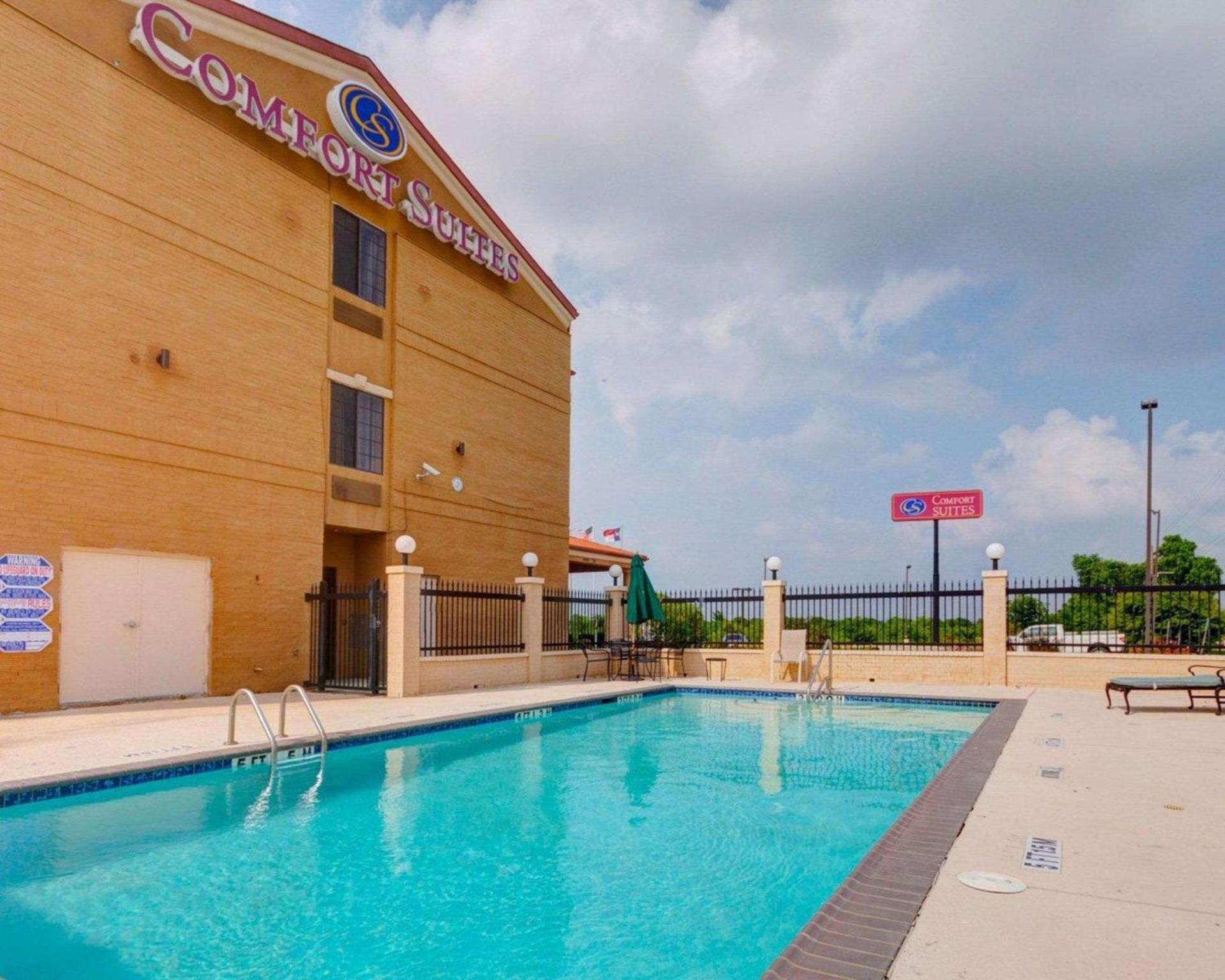 Comfort Suites Lake Ray Hubbard photo 35