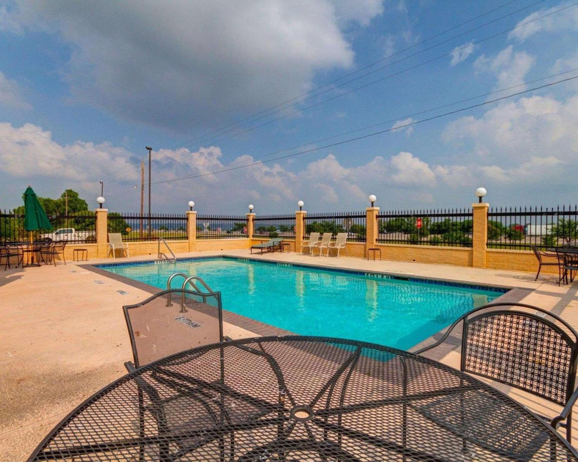 Comfort Suites Lake Ray Hubbard photo 37