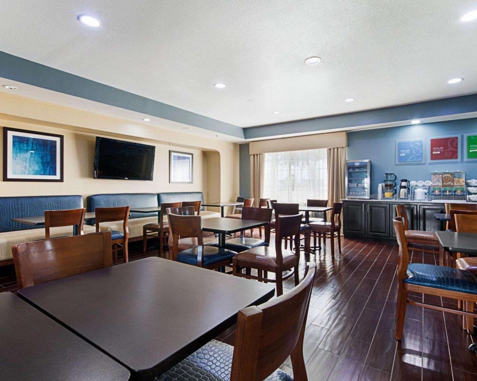 Comfort Suites Lake Ray Hubbard photo 43