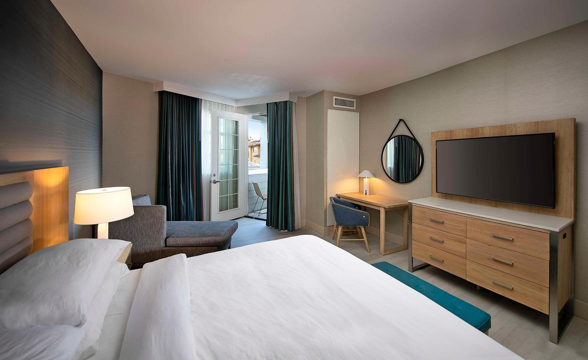 Inn at the Pier Pismo Beach, Curio Collection by Hilton photo 10