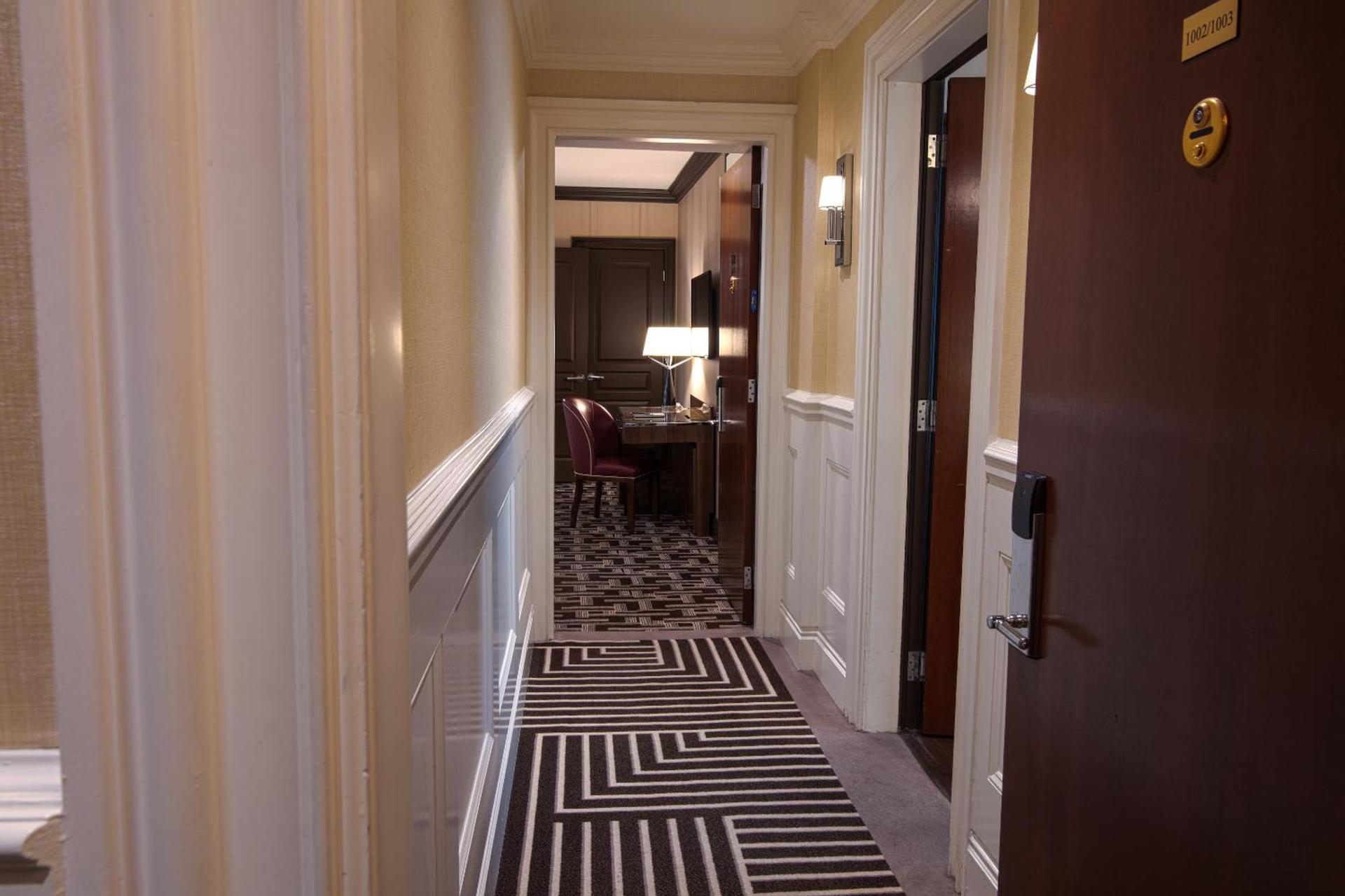The Iroquois Times Square, a Small Luxury Hotel photo 9