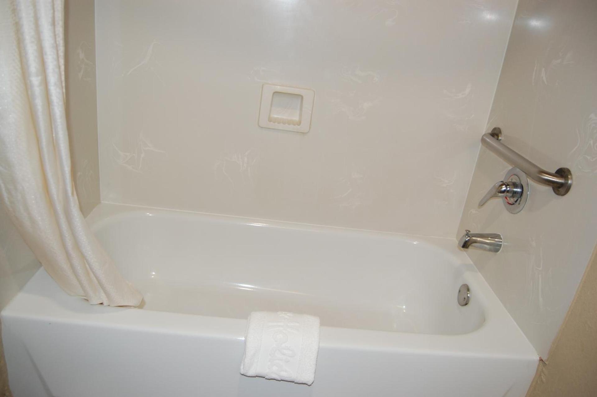 Pleasant Hill Inn photo 11