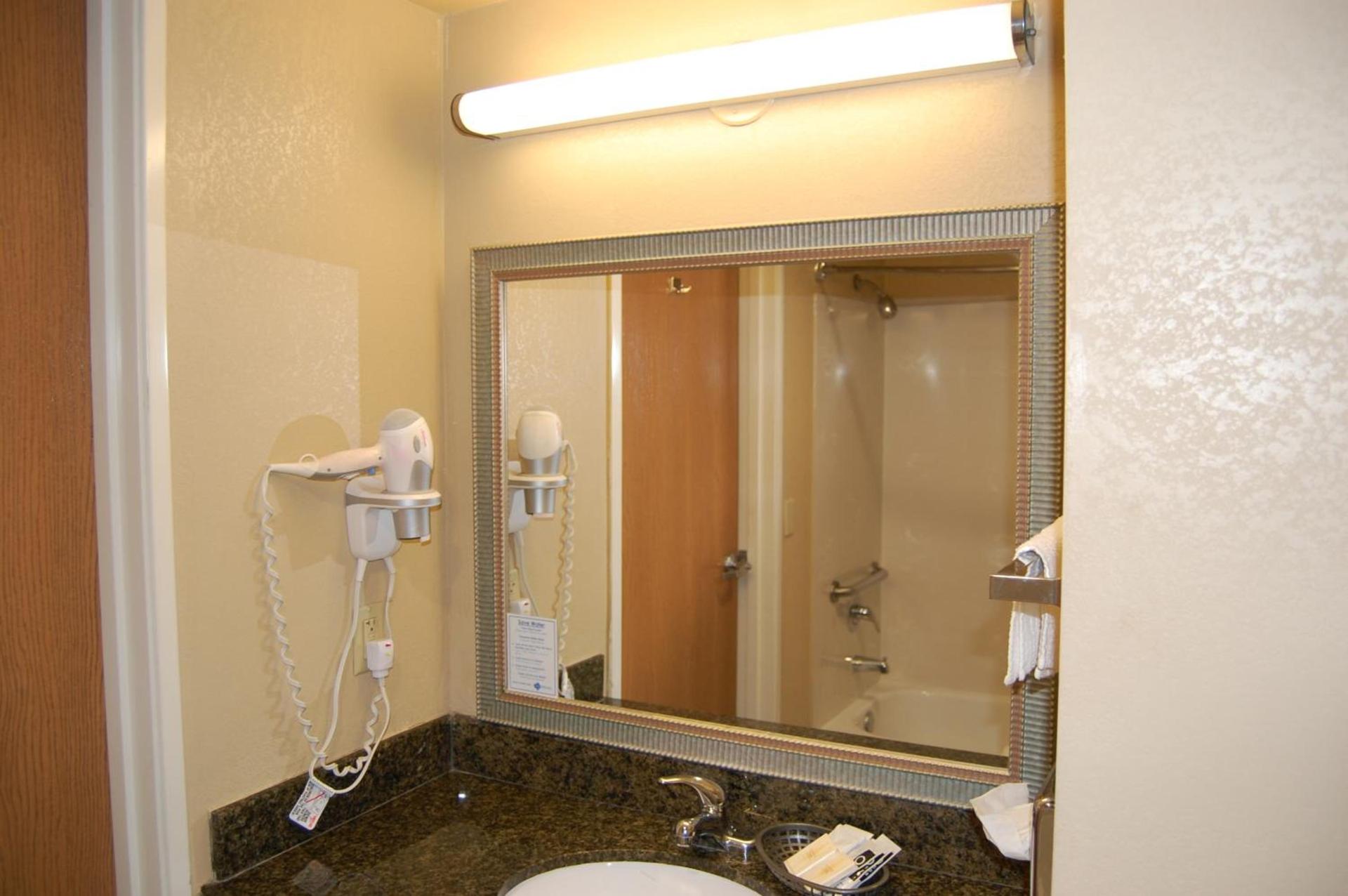 Pleasant Hill Inn photo 14