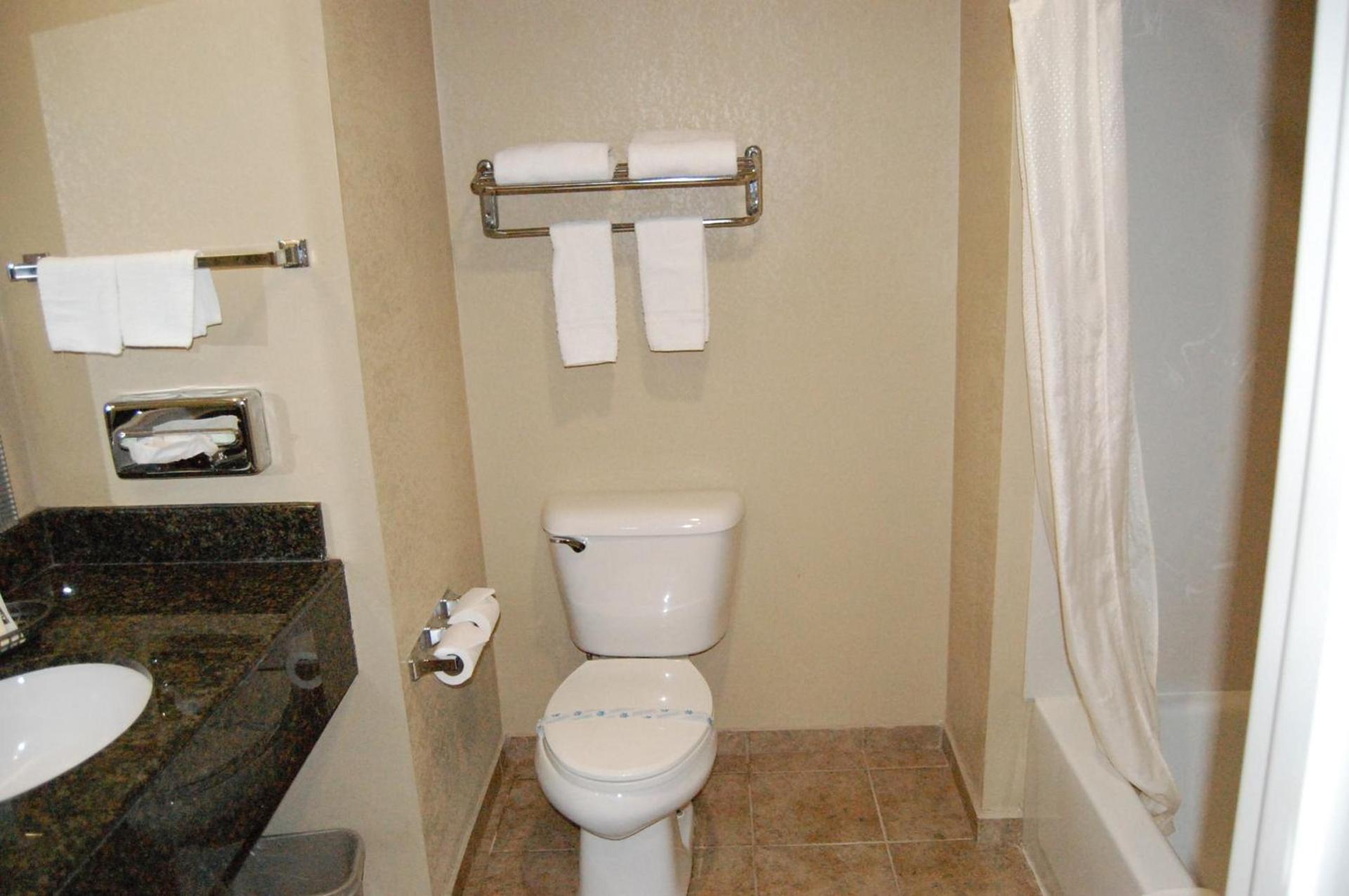 Pleasant Hill Inn photo 12