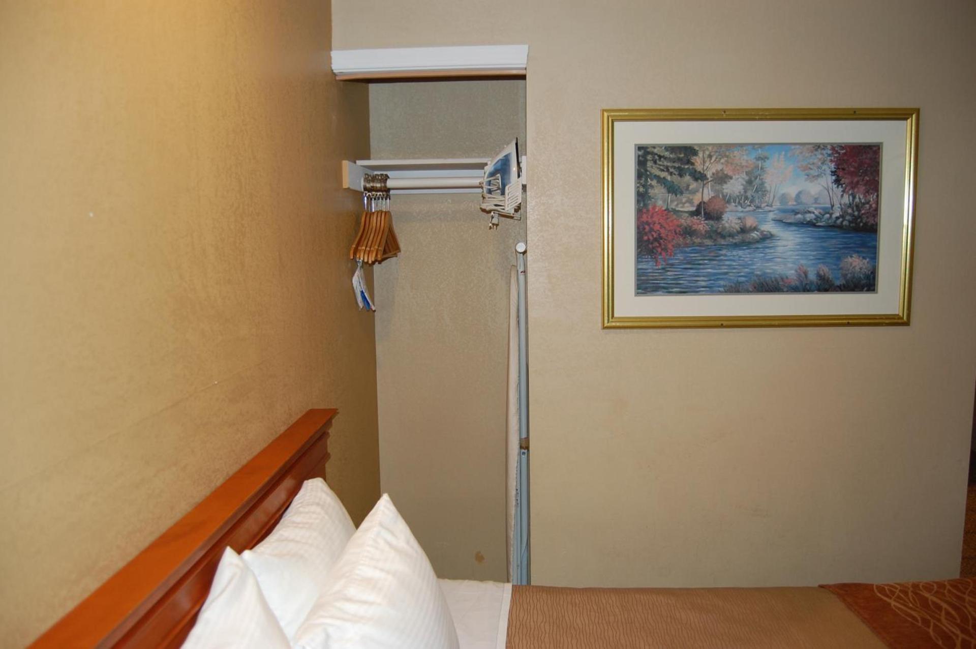 Pleasant Hill Inn photo 13