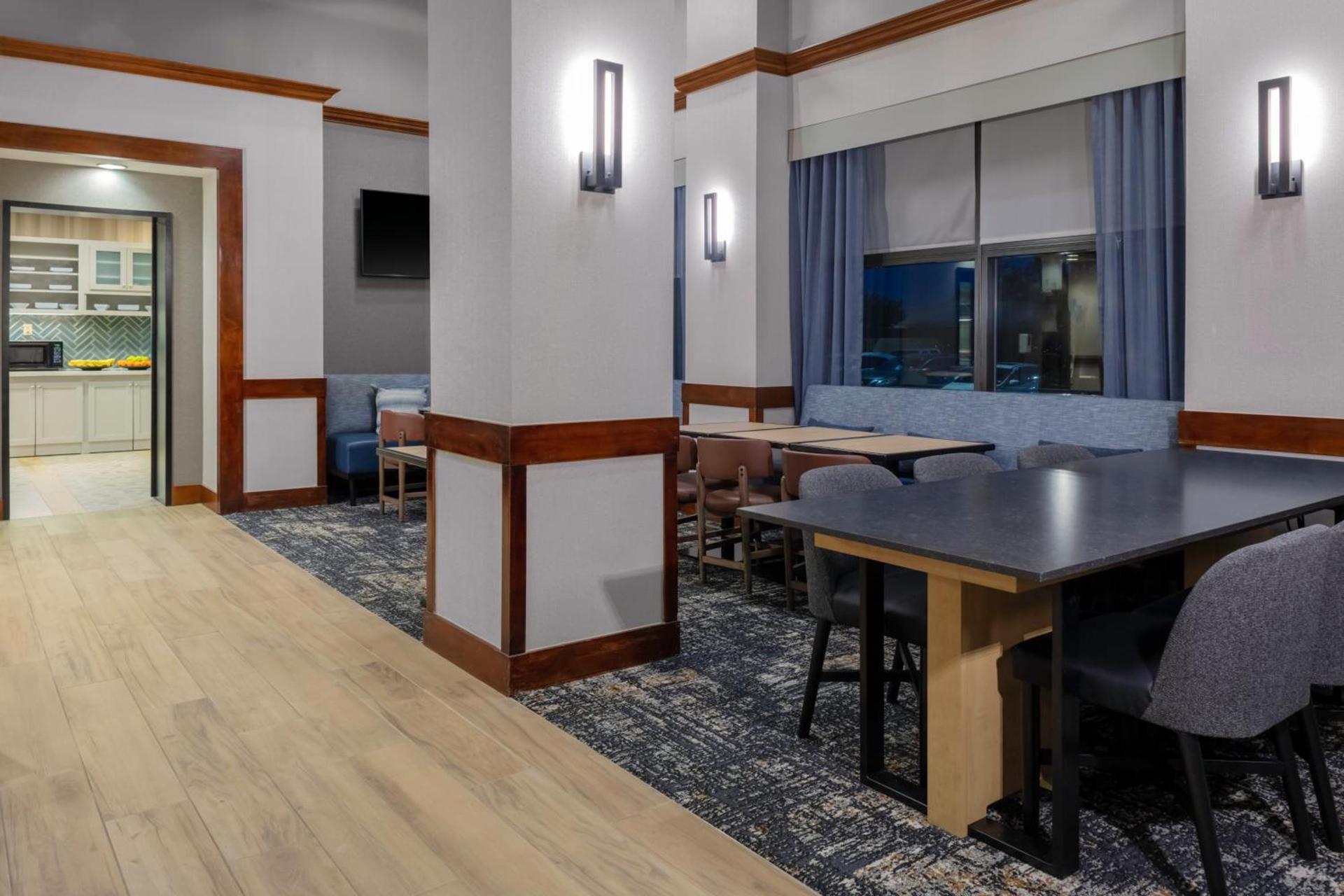 Hyatt Place-Dallas/Arlington photo 13