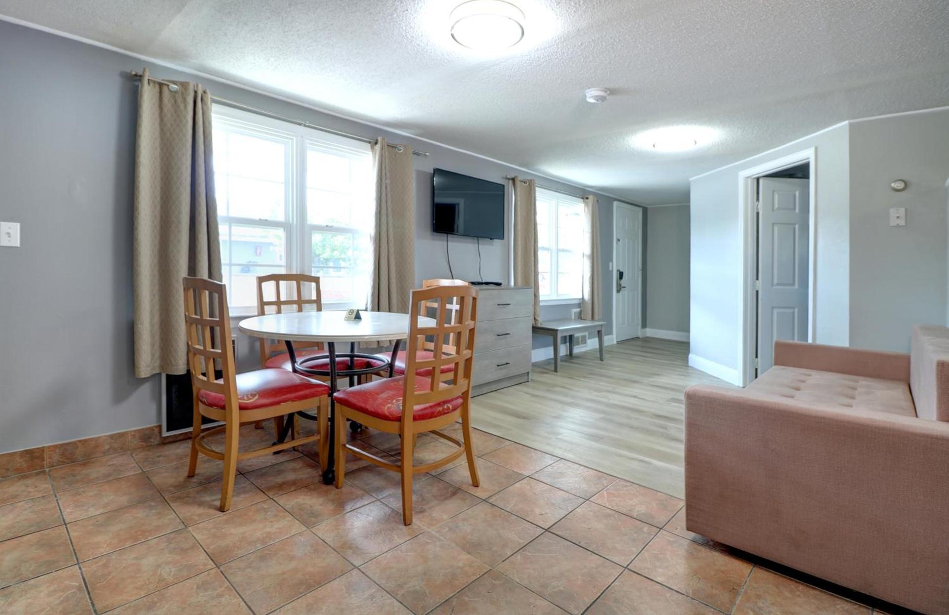 Windrift Motel photo 12