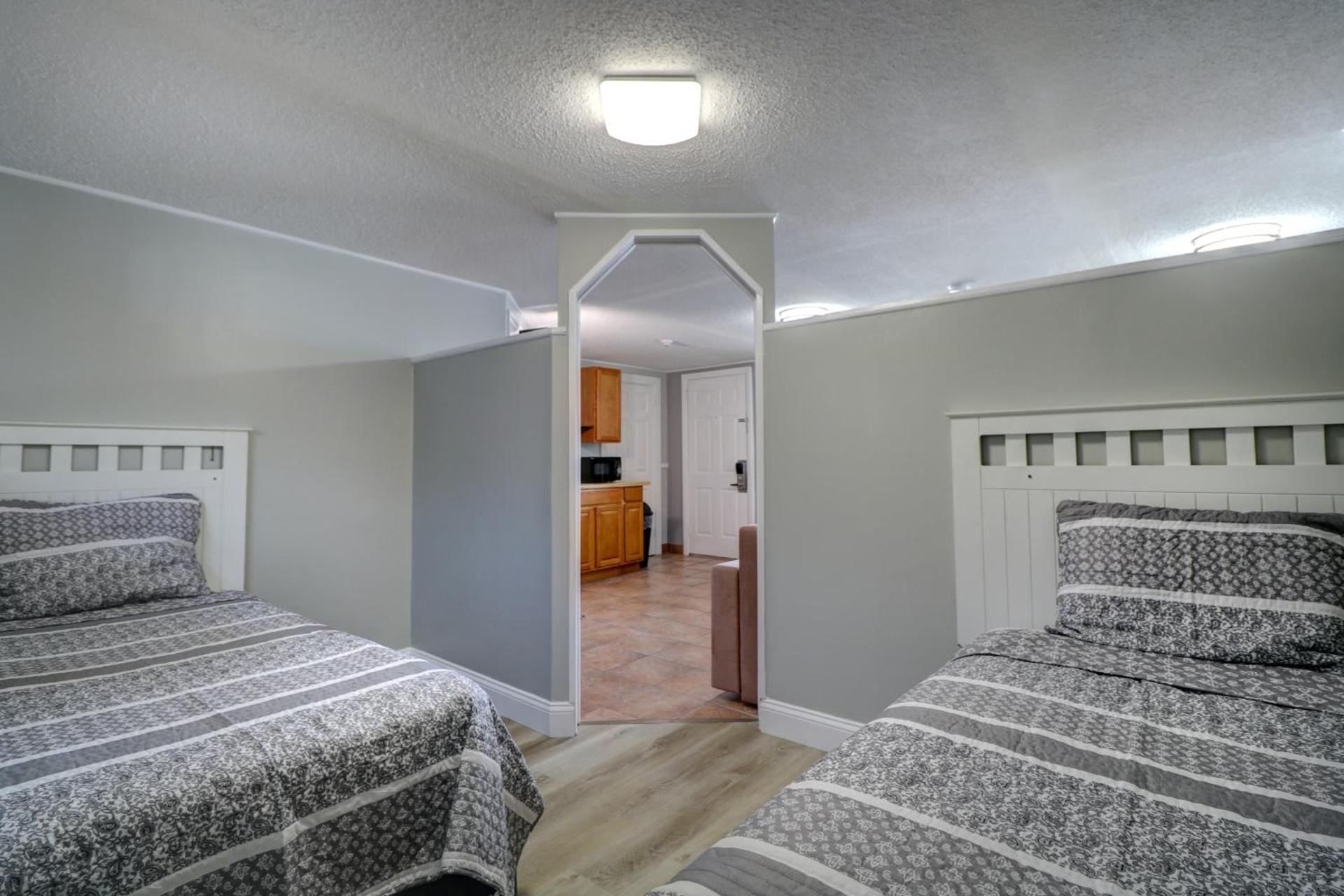 Windrift Motel photo 37