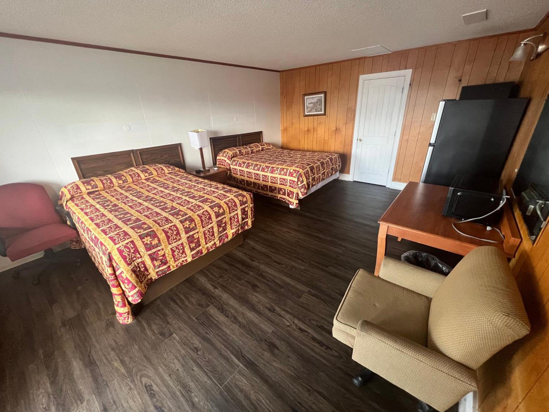 Pinelodge Motel photo 5
