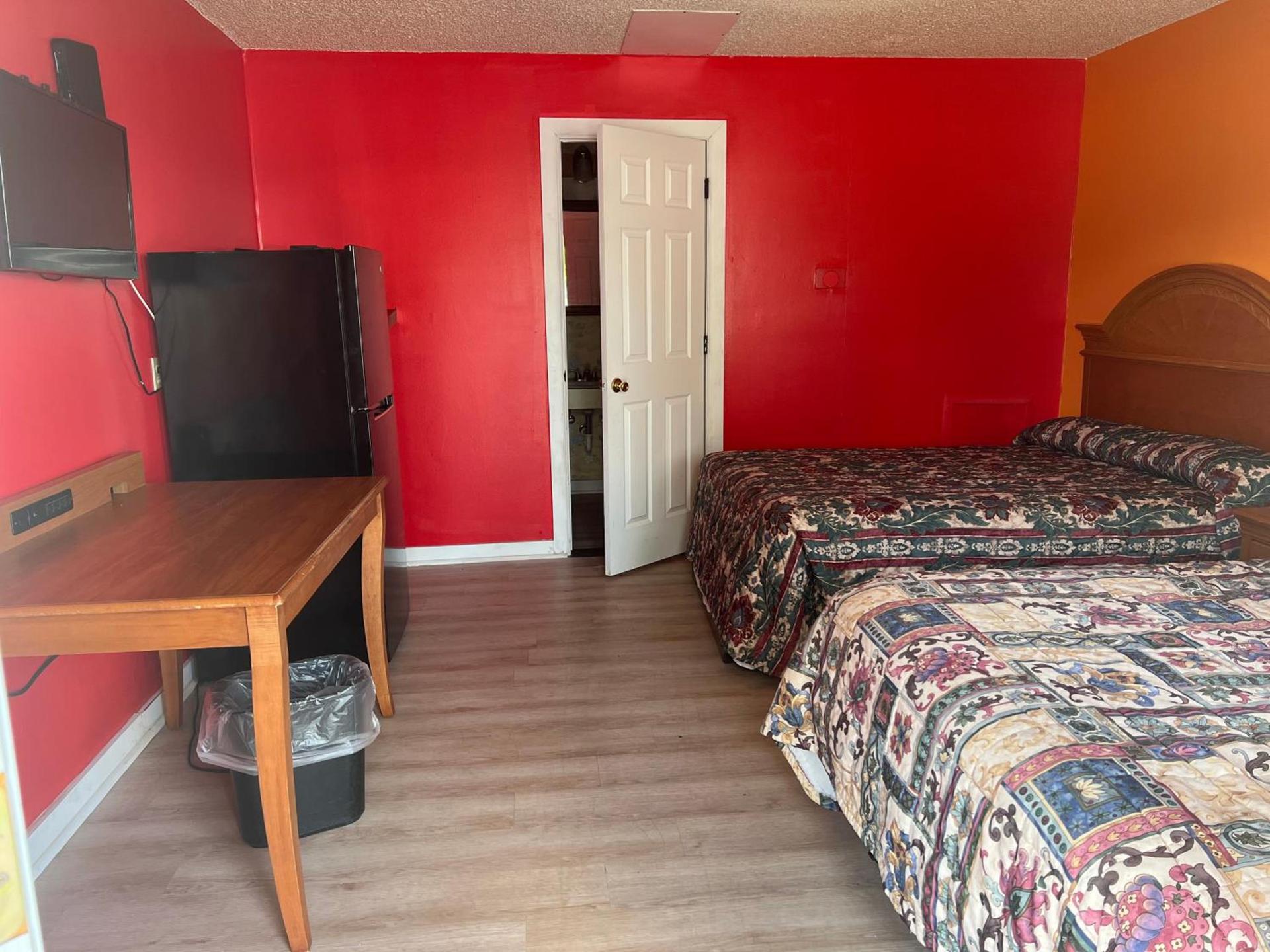 Pinelodge Motel photo 4