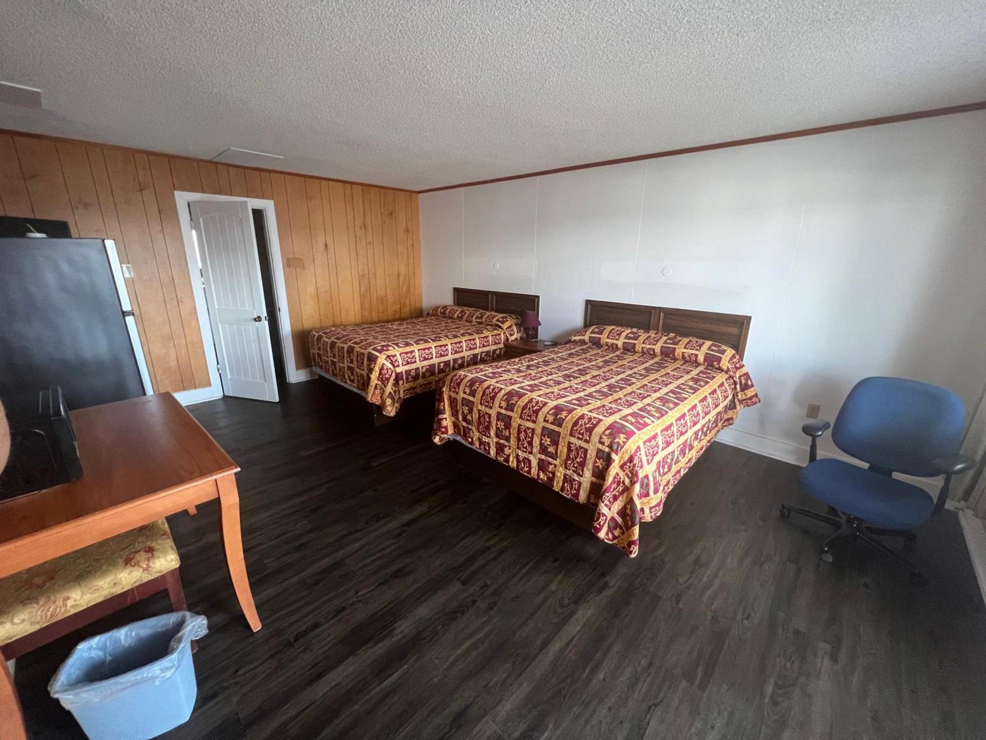 Pinelodge Motel photo 8