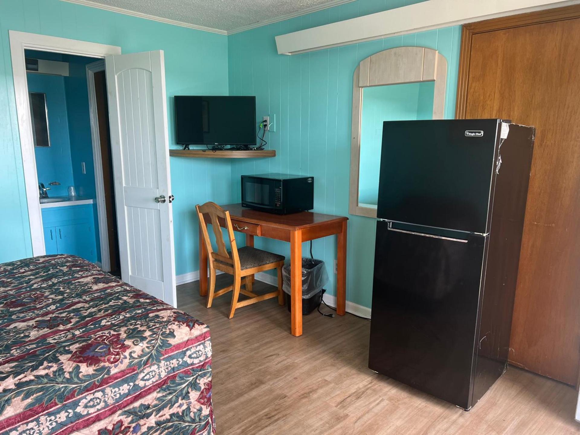 Pinelodge Motel photo 11