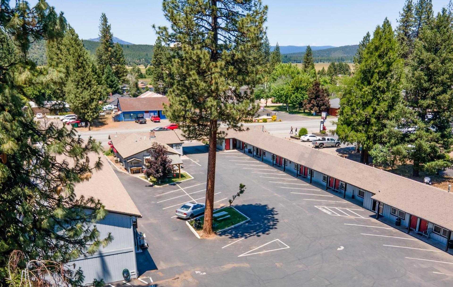 Charm Motel & Suites photo 24