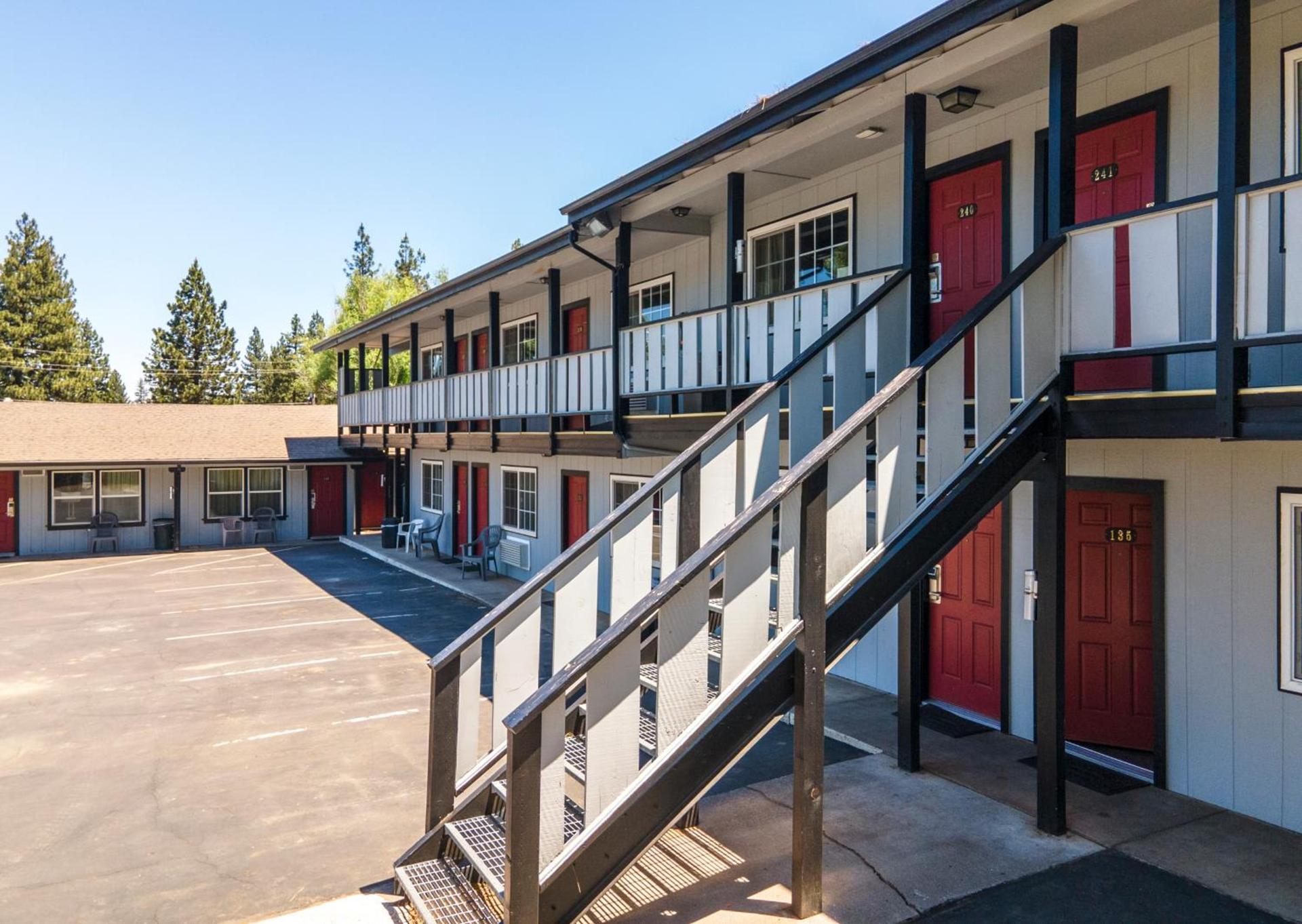 Charm Motel & Suites photo 1