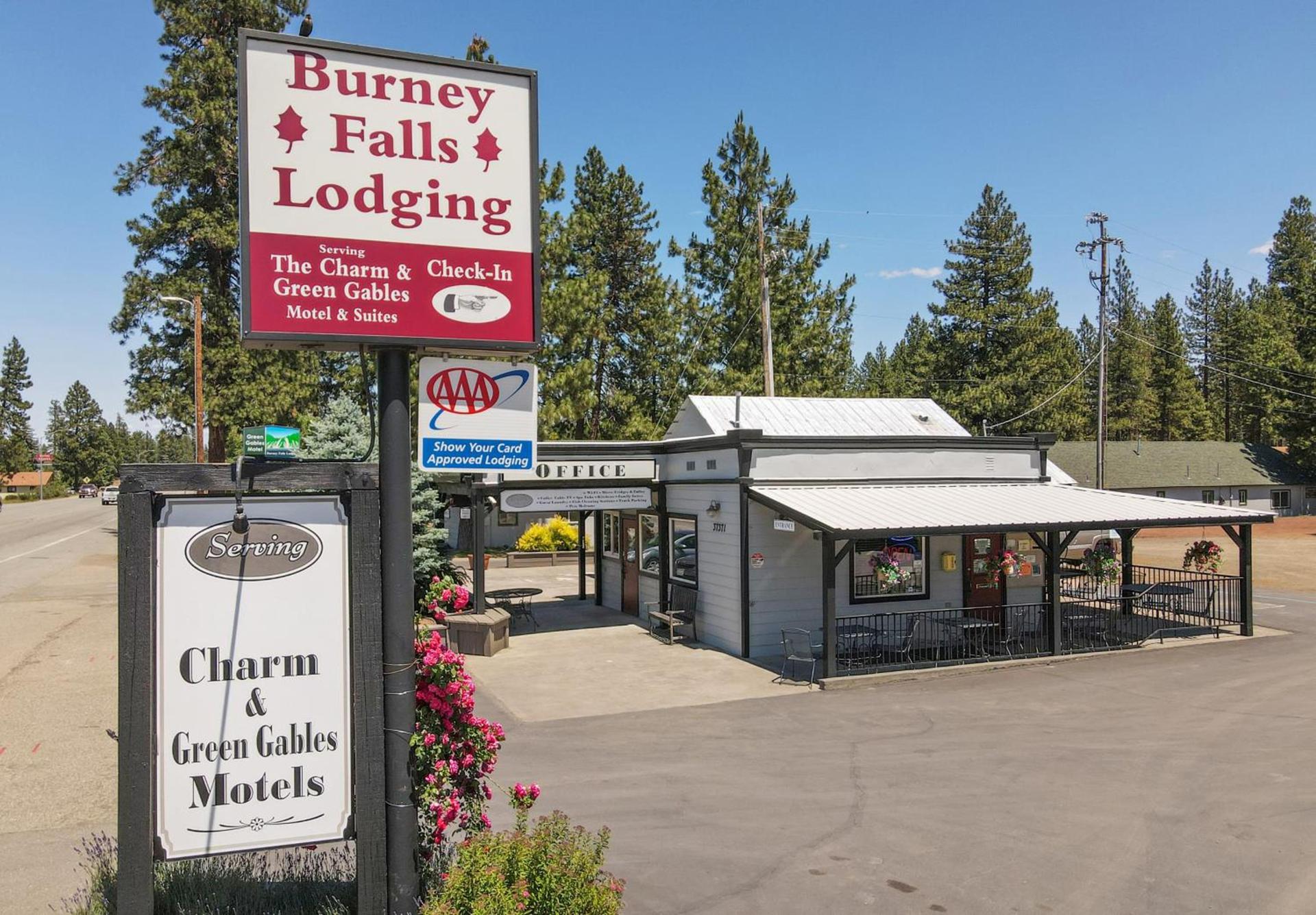 Charm Motel & Suites photo 16